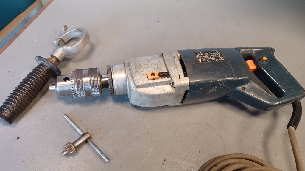 Boormachine AEG  kloppen en boren  2 toeren, Ophalen of Verzenden, Gebruikt, 600 watt of meer, Boormachine