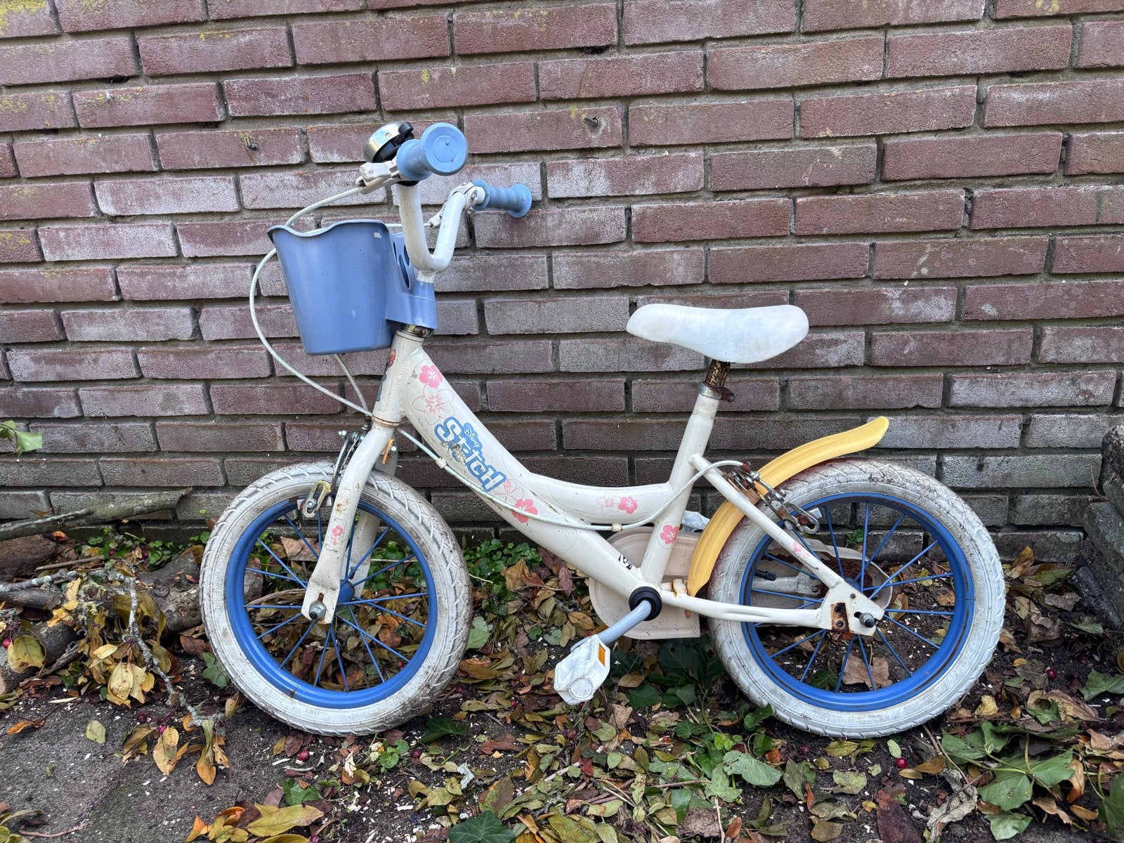 10 Inch kinderfiets Stitch met mandje en poppenhouder, Fietsen en Brommers, Ophalen, Gebruikt, Minder dan 16 inch
