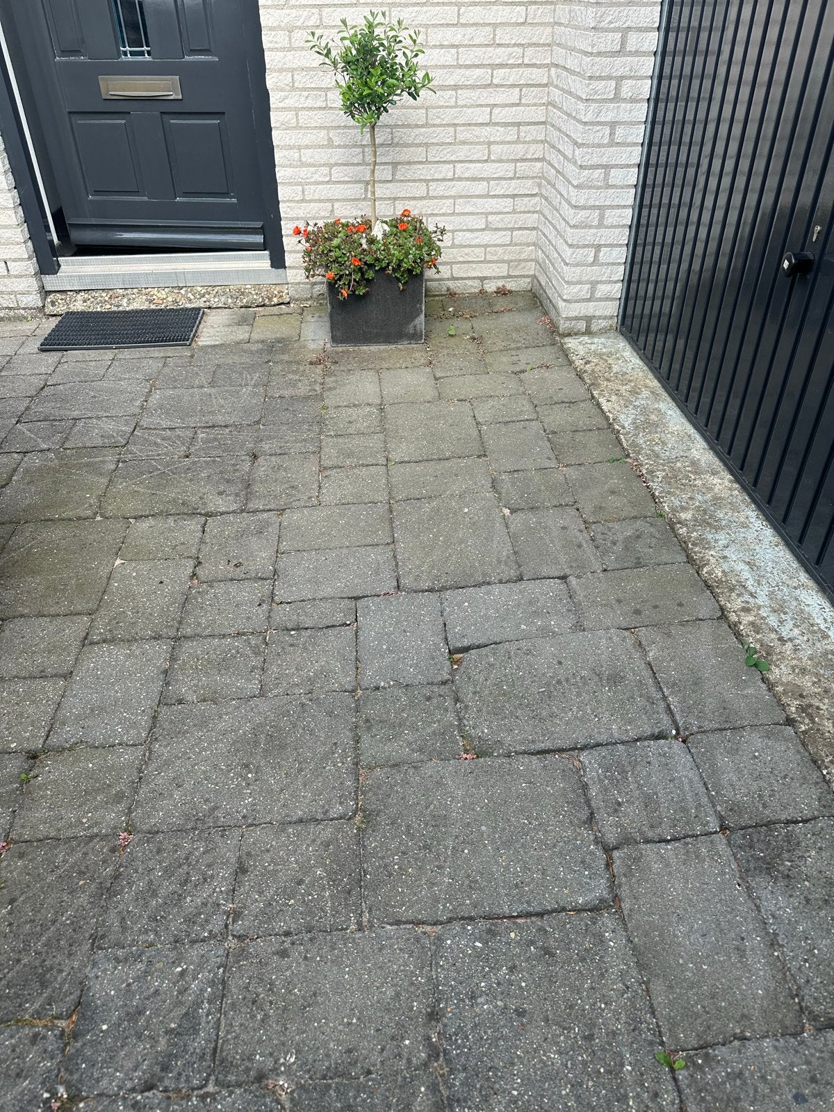 GRATIS: 50 m2 tegels zelf uithalen in Elst (Gld), Overige materialen, Gebruikt, Ophalen of Verzenden, 20 tot 40 cm