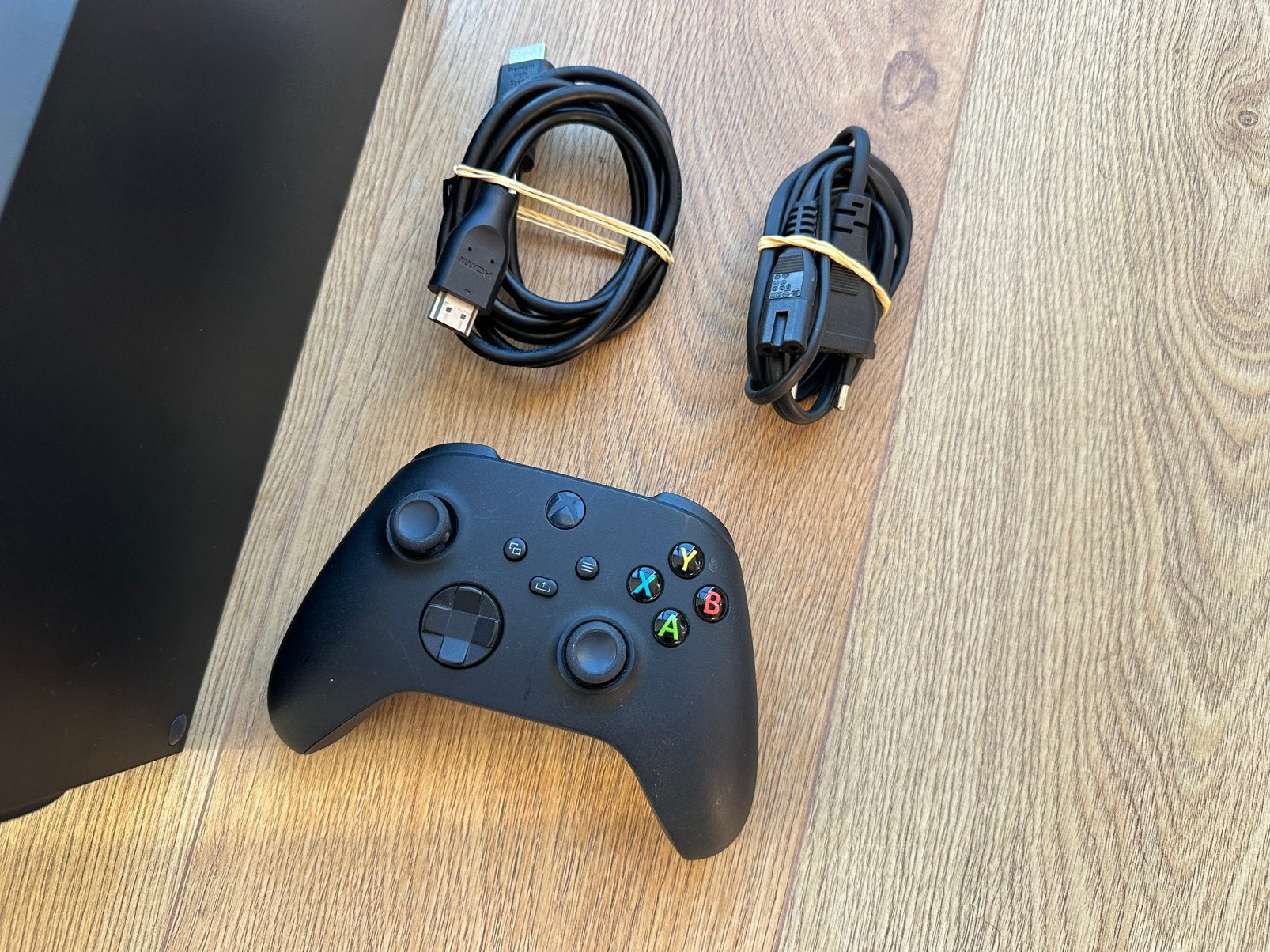 Foto 2 van Xbox Series X Compleet Met Originele Controller & Kabels!!