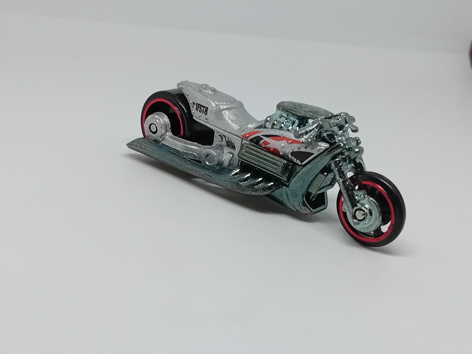 Hot Wheels Airy 8 Realistix, Ophalen of Verzenden, Zo goed als nieuw, Auto