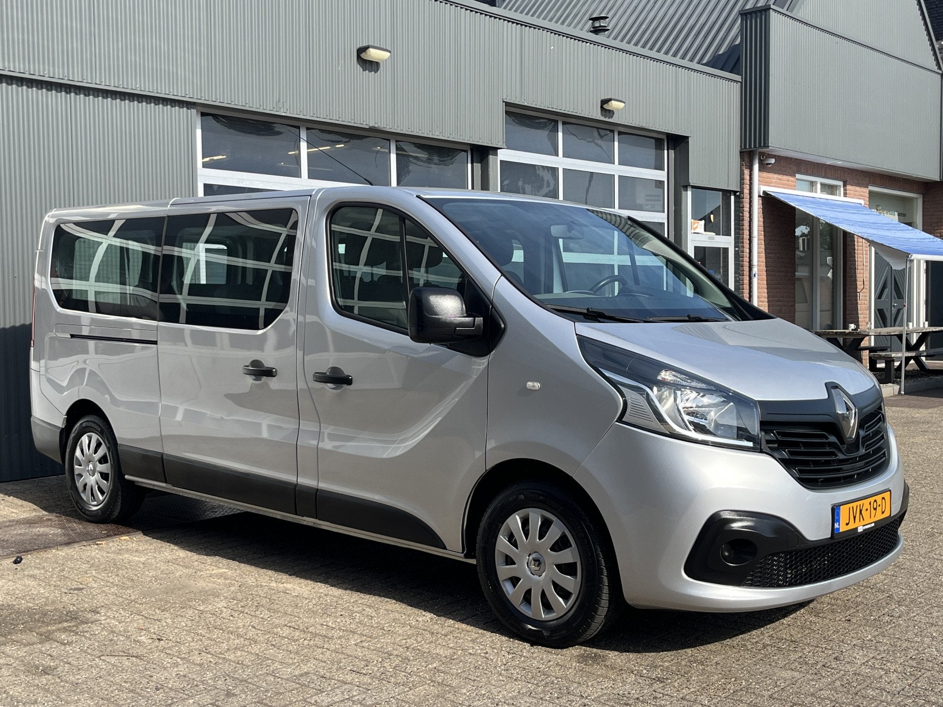 Renault Trafic Passenger 9-Persoons 1.6 dCi Euro 6 Airco Cru, Auto's, Voorwielaandrijving, Stof, Gebruikt, 2000 kg