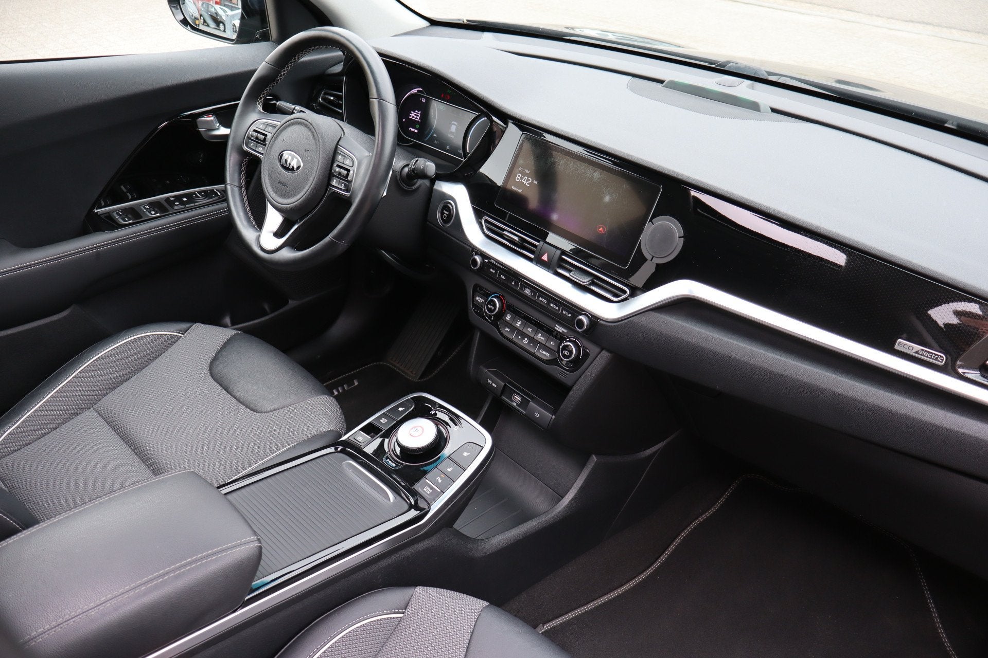 Kia e-Niro DynamicPlusLine 64 kWh Panoramadak/Stoelverwarmin, Auto's, 12 maanden, Gebruikt, Zwart, 1712 kg