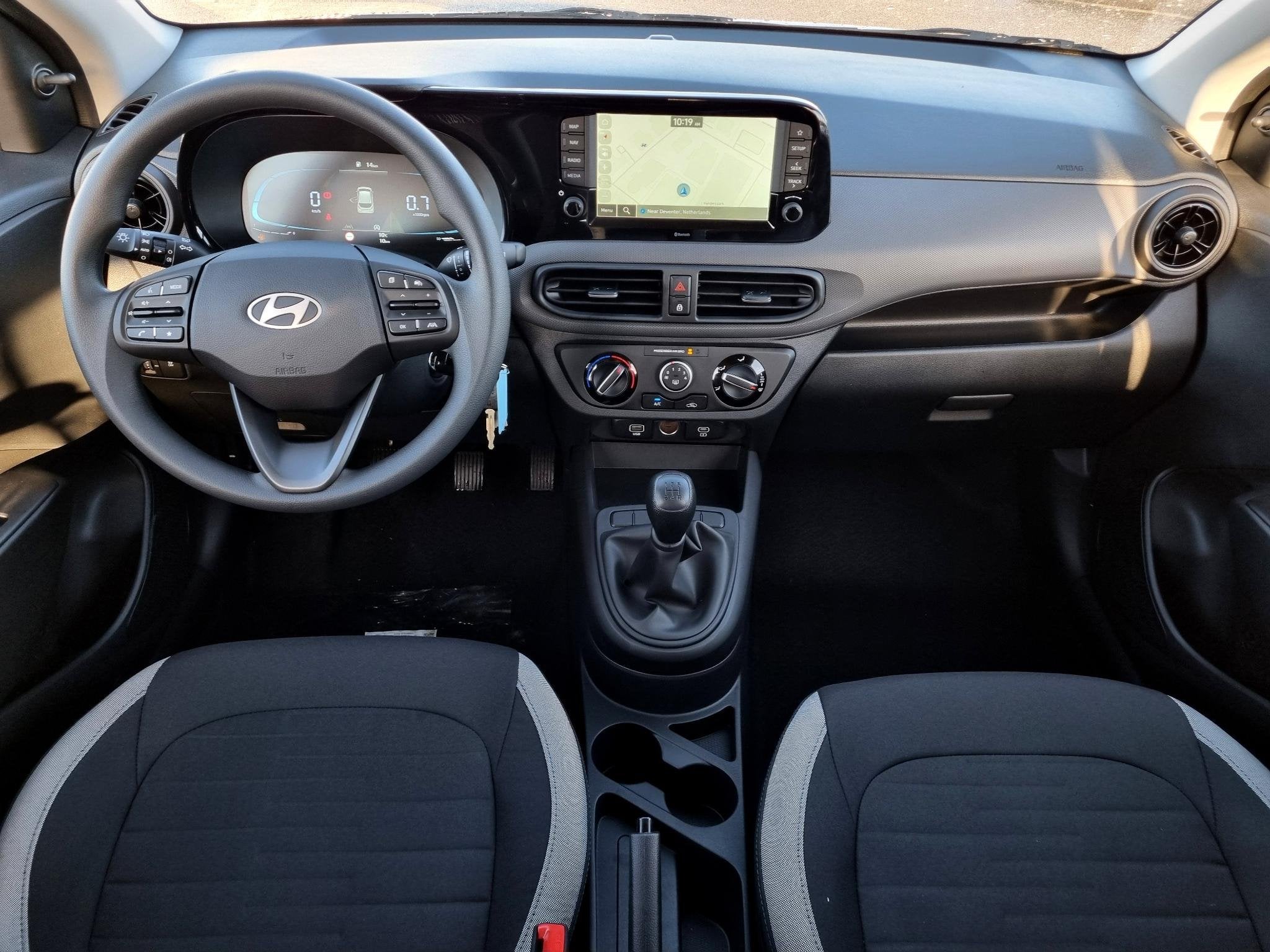 Hyundai i10 1.0 Comfort / Navigatie / Apple & Android carpla, Stof, 63 pk, Euro 6, 899 kg