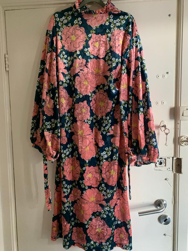 Zara jurk bloemenprint maat S valt als M, Kleding | Dames, Jurken, Maat 38/40 (M), Overige kleuren, Nieuw, Ophalen of Verzenden