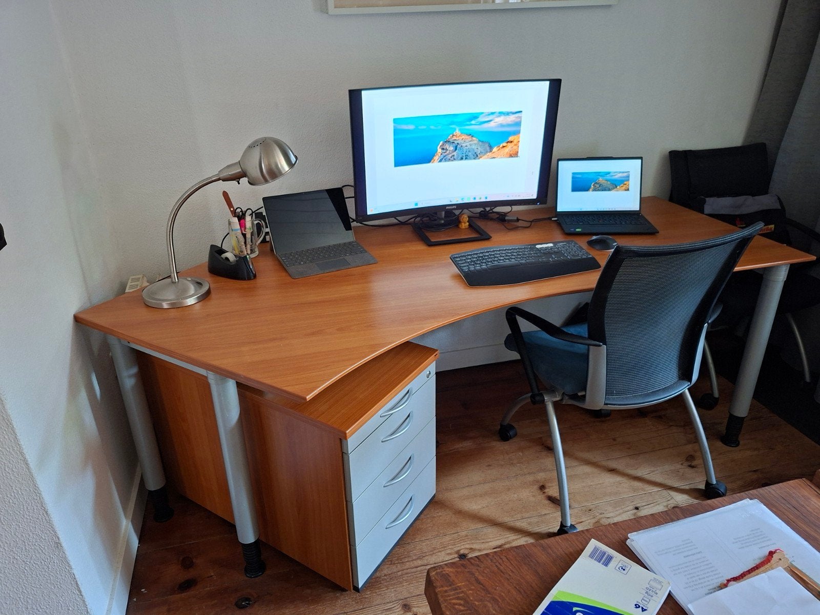 Compleet bureau set met 2 ladeblokken kast, Huis en Inrichting, Bureaus, Ophalen, Hout, In hoogte verstelbaar, Zo goed als nieuw