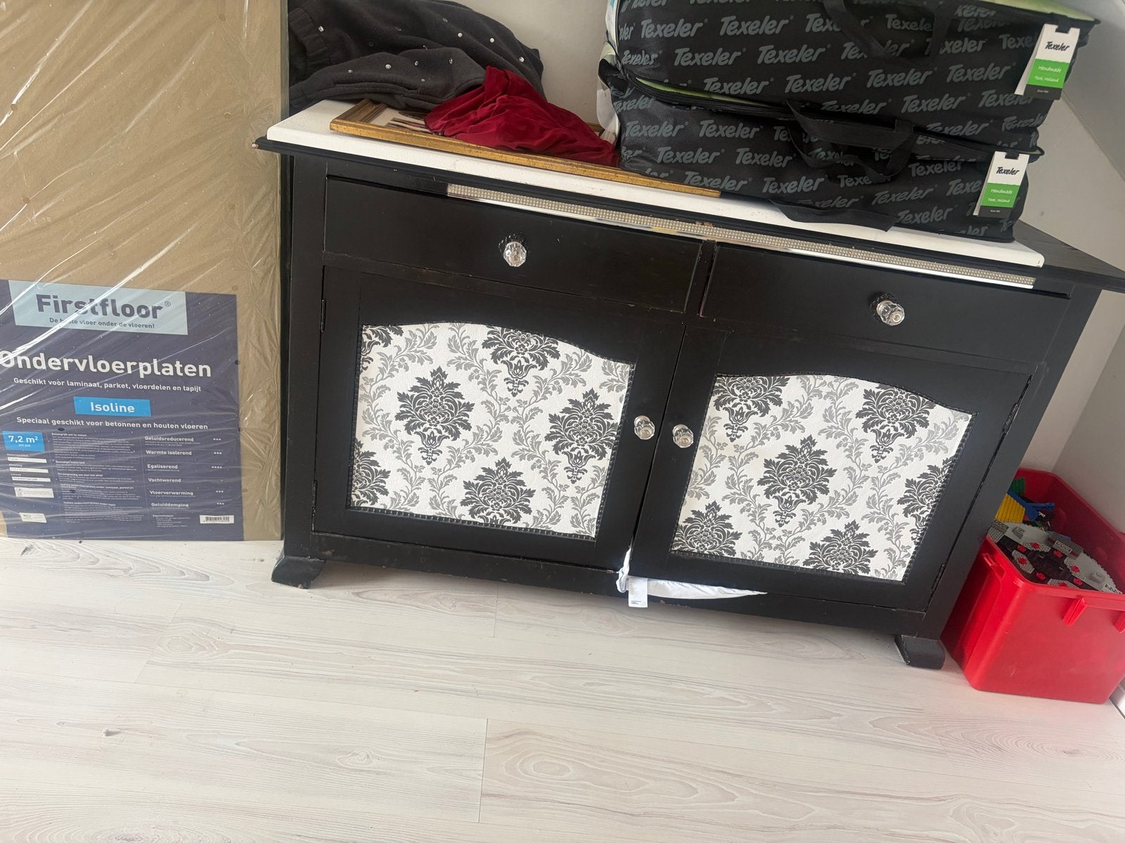 Zwarte kast met lades en deuren, barok patroon, Ophalen, Gebruikt, 100 tot 150 cm, Met lade(s)