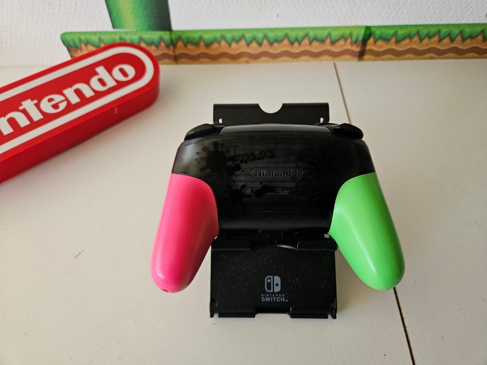 Nintendo Switch Pro Controller - splatoon Zwart/Neon, Gebruikt, Ophalen of Verzenden, 11-1 Kamitoba Hokodate-cho, Minami-ku, Kyoto 601-8501, Japan