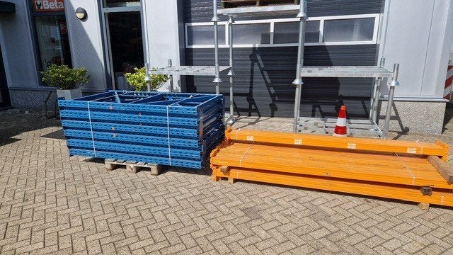 Palletstelling merk  Overtoom   Hoog x Diep = 203 x 110 cm., Ophalen
