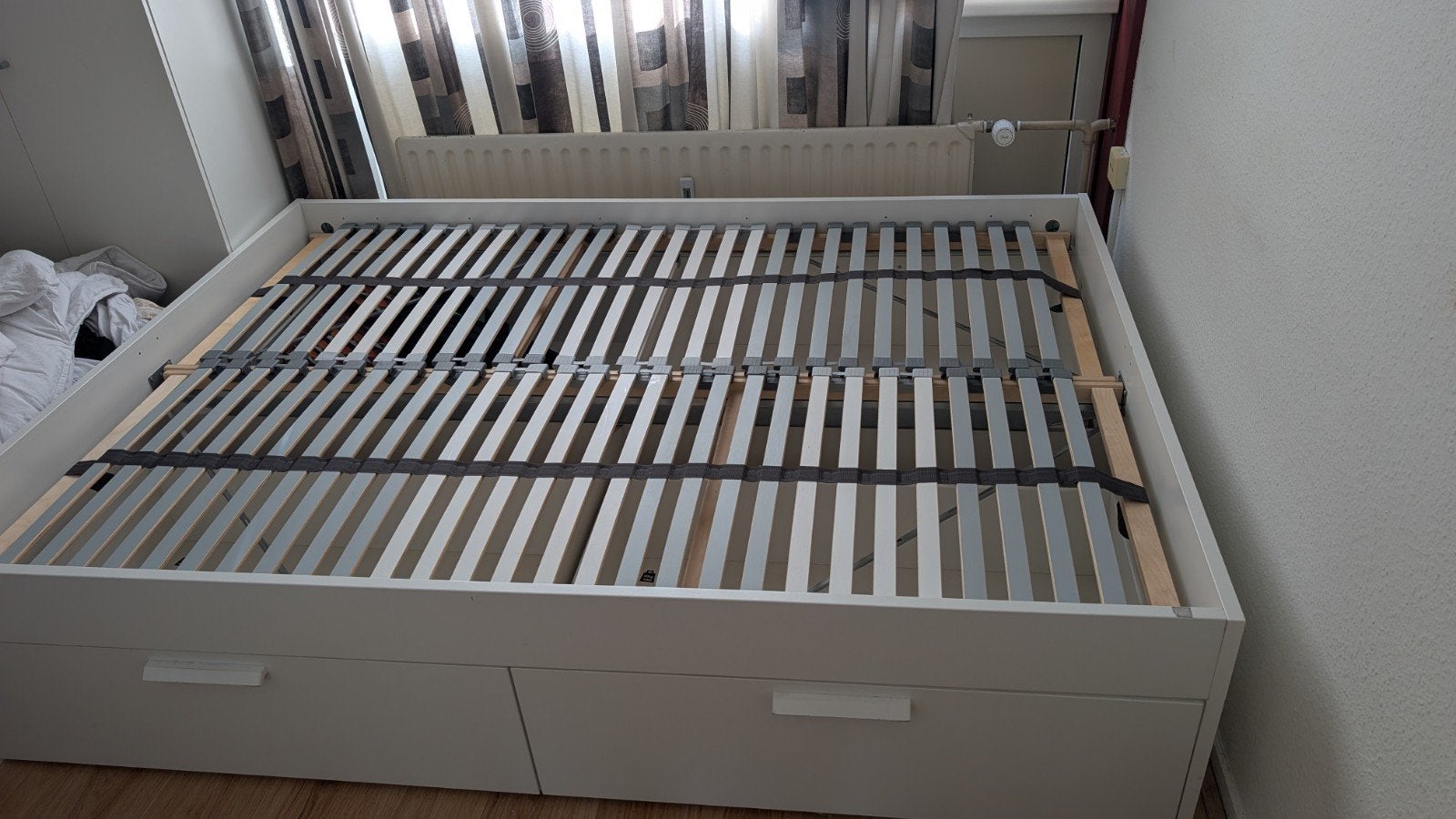 BRIMNES Bedframe met 4 lades, wit, 140x200 cm + lattenbodem, Wit, Tweepersoons, Zo goed als nieuw, 200 cm