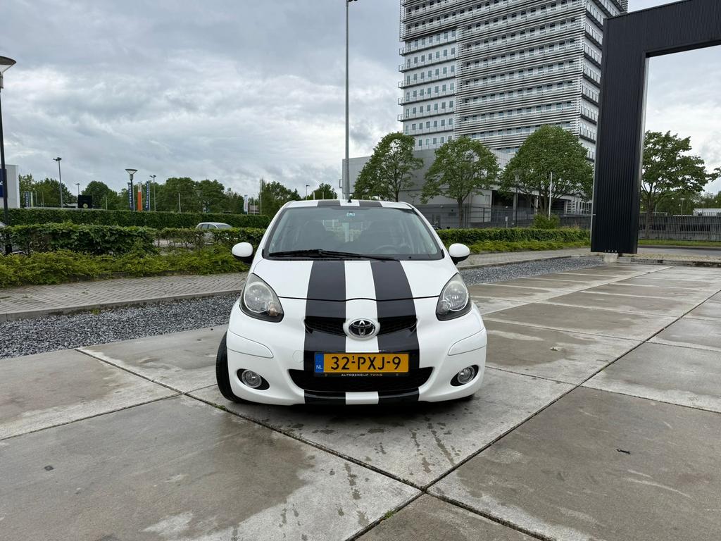 Toyota Aygo 1.0 12V Vvt-i 5DRS 2011 Wit, Auto's, Toyota, Voorwielaandrijving, Stof, 4 stoelen, Origineel Nederlands