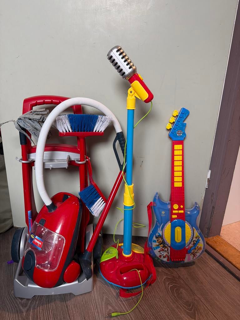 Kinderspeelgoed set: stofzuiger, microfoon en gitaar, Ophalen of Verzenden, Zo goed als nieuw, Jongen of Meisje
