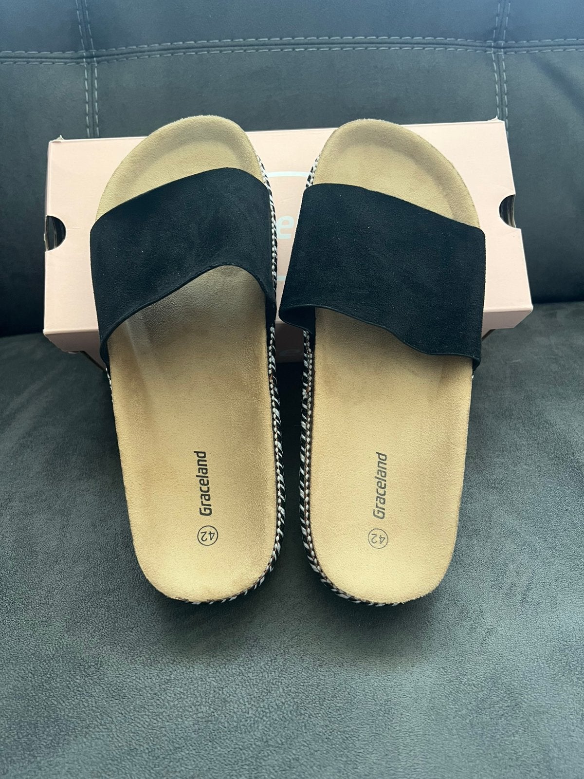 Maat 42 dames slippers graceland, Slippers, Zwart, Nieuw, Ophalen of Verzenden