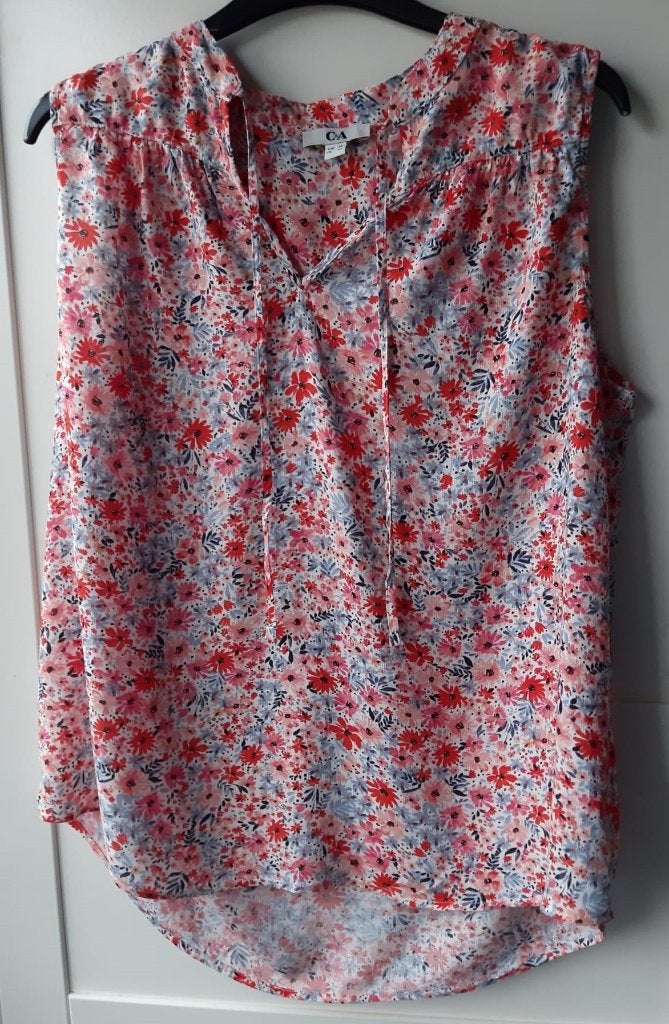 Mouwloze zomertop/blouse met bloemetjes C&A maat 38, Kleding | Dames, Tops, Maat 38/40 (M), Overige kleuren, Ophalen of Verzenden
