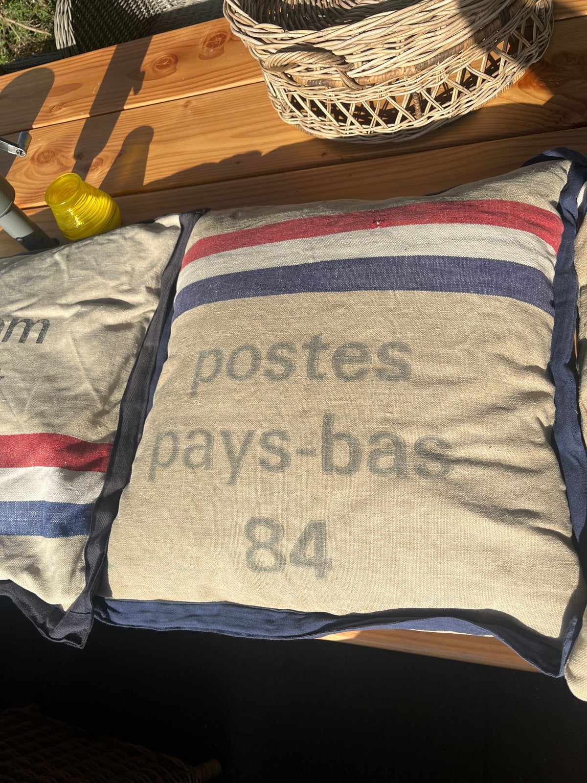 Set van 4 unieke kussens van oude postzakken, Huis en Inrichting, Ophalen, Gebruikt, Beige, Vierkant