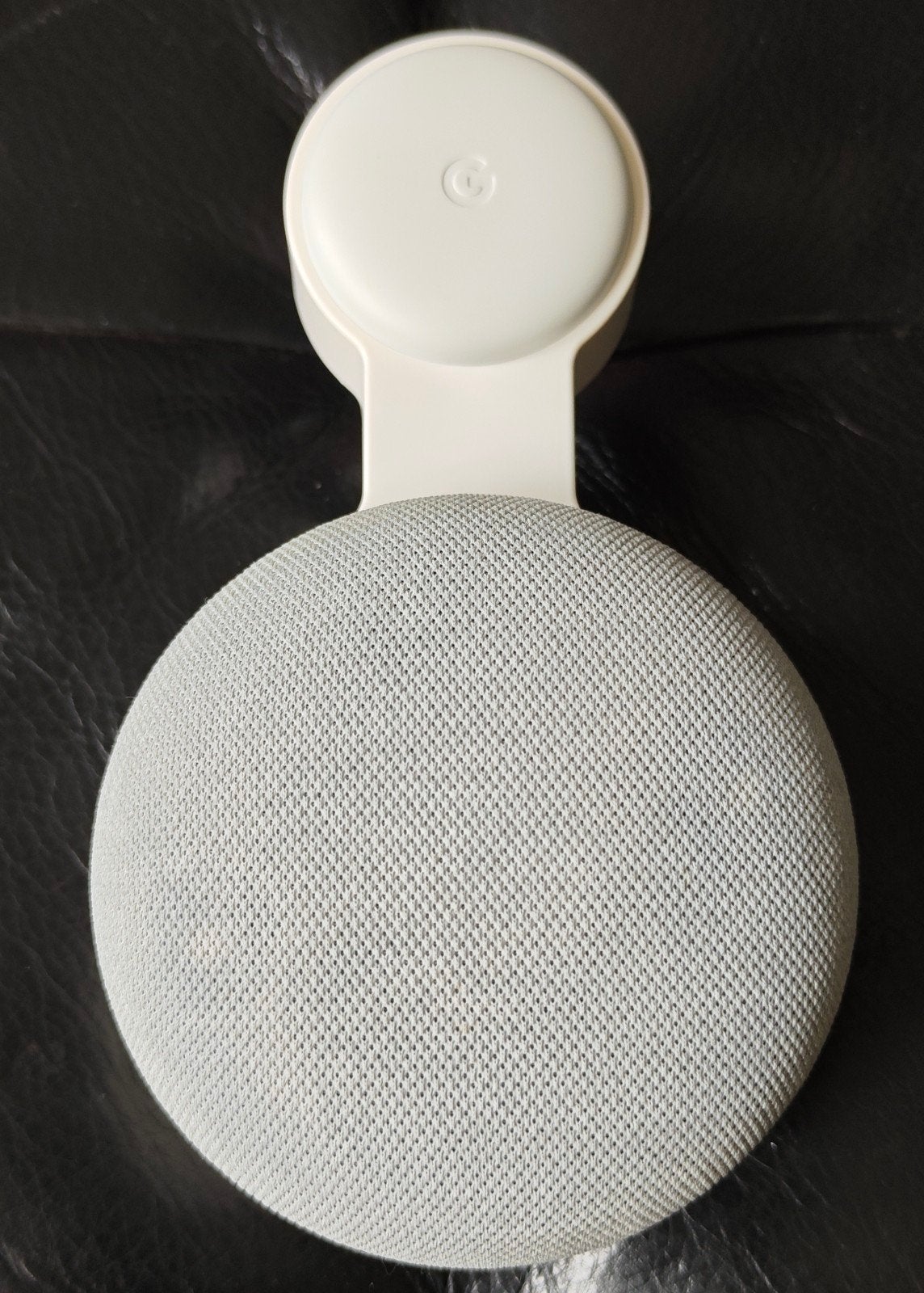 Google Nest Mini (2e Gen) Grijs met Stopcontact Houder, Ophalen of Verzenden, Zo goed als nieuw