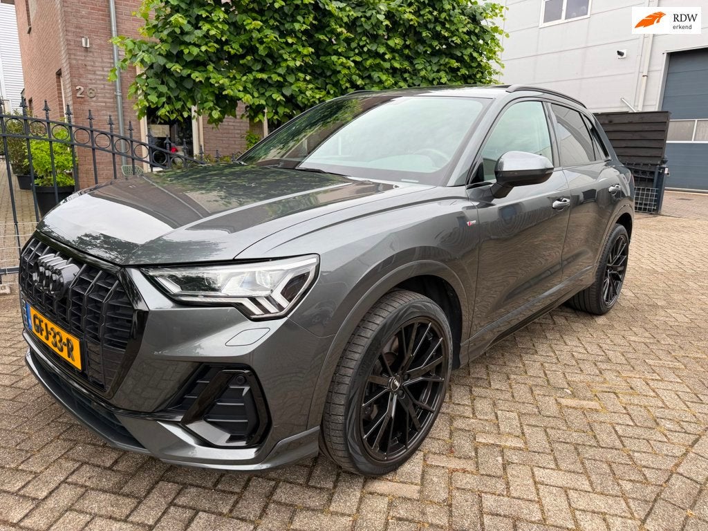 Audi Q3 40 TFSI quattro edition one S-Line pano-dak, Auto's, Audi, Automaat, Gebruikt, 1984 cc, Leder en Stof