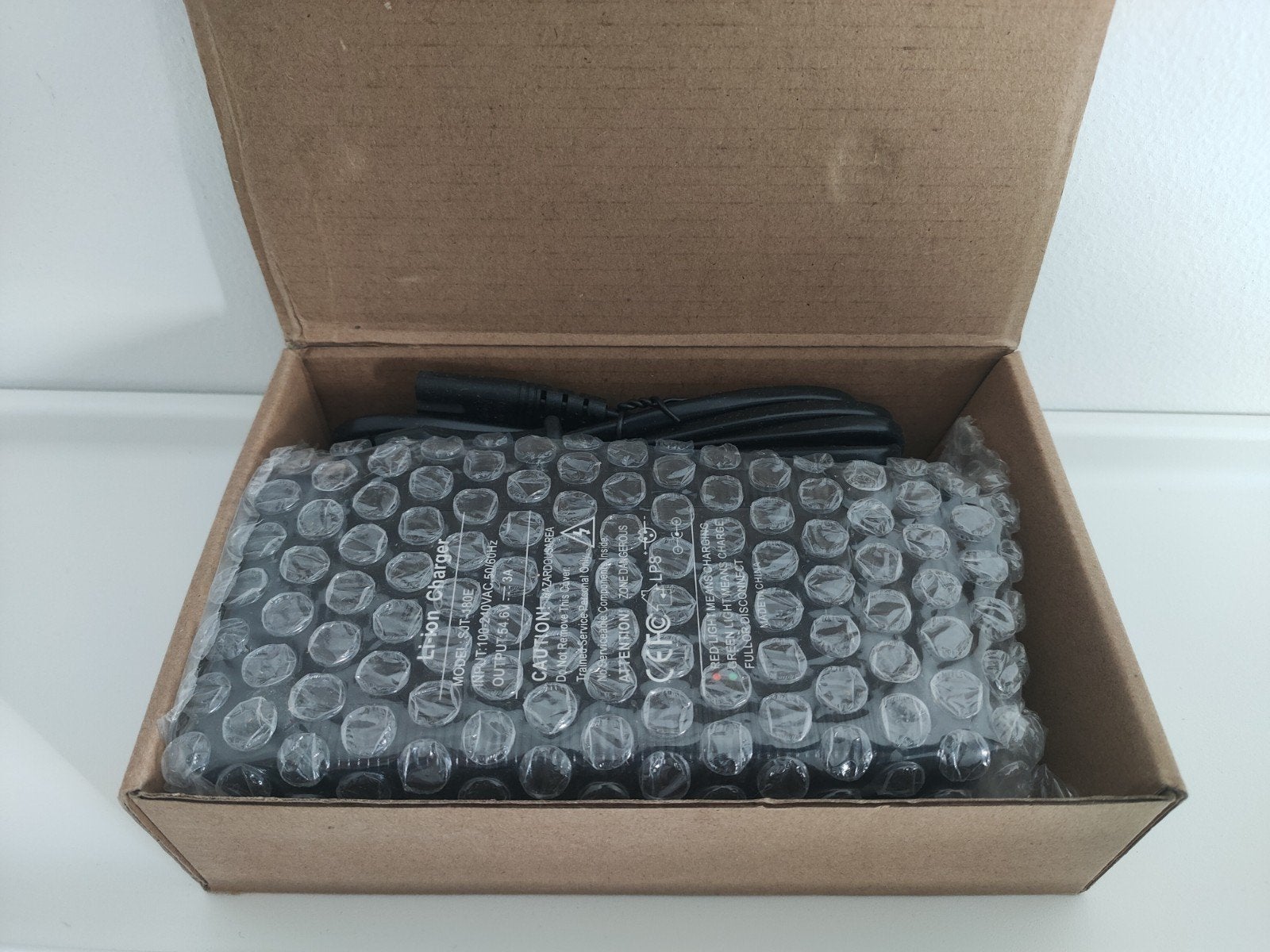 Foto 4 van Nieuwe Fatbike Snellader 54,6V 3A voor V20 V30 S20 S30 etc.