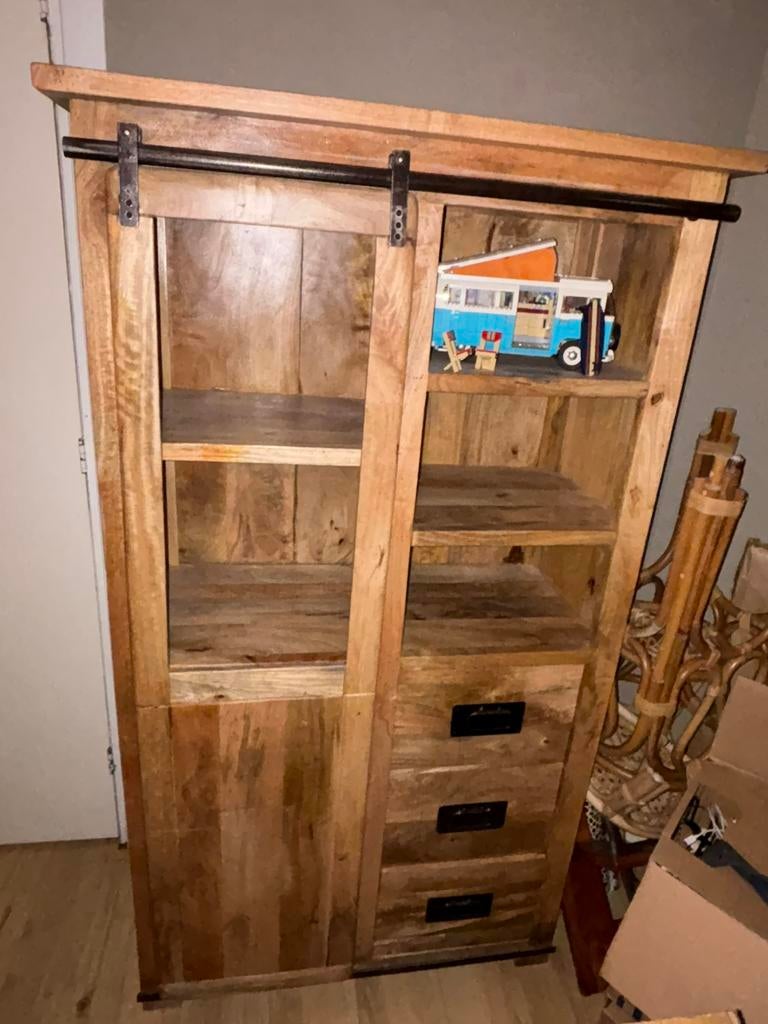 Massief houten kast, Ophalen, 100 tot 150 cm, Zo goed als nieuw, 150 tot 200 cm