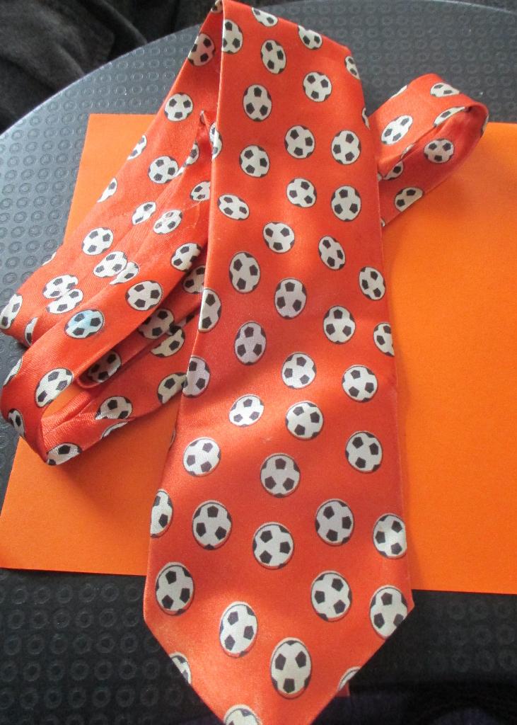 Oranje stropdas met voetbalprint - Eddy Tie, Kleding | Heren, Stropdassen, Verzenden, Eddy Tie, Oranje, Zo goed als nieuw