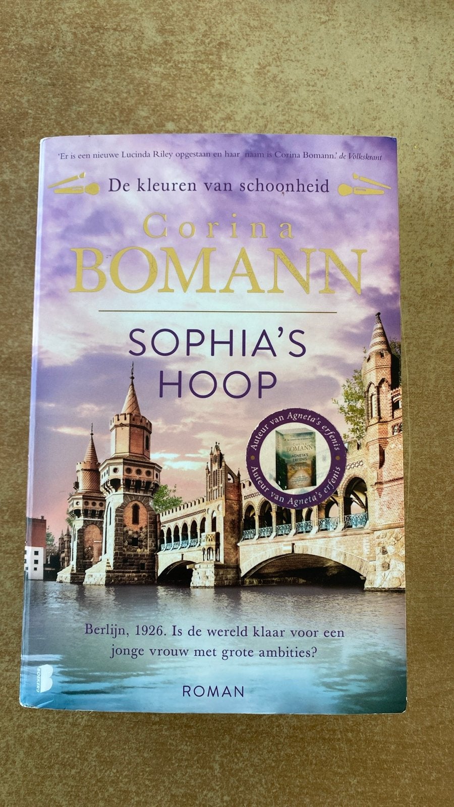 Boek Corina Bomann - Sophia's Hoop, Boeken, Ophalen of Verzenden, Zo goed als nieuw, Nederland