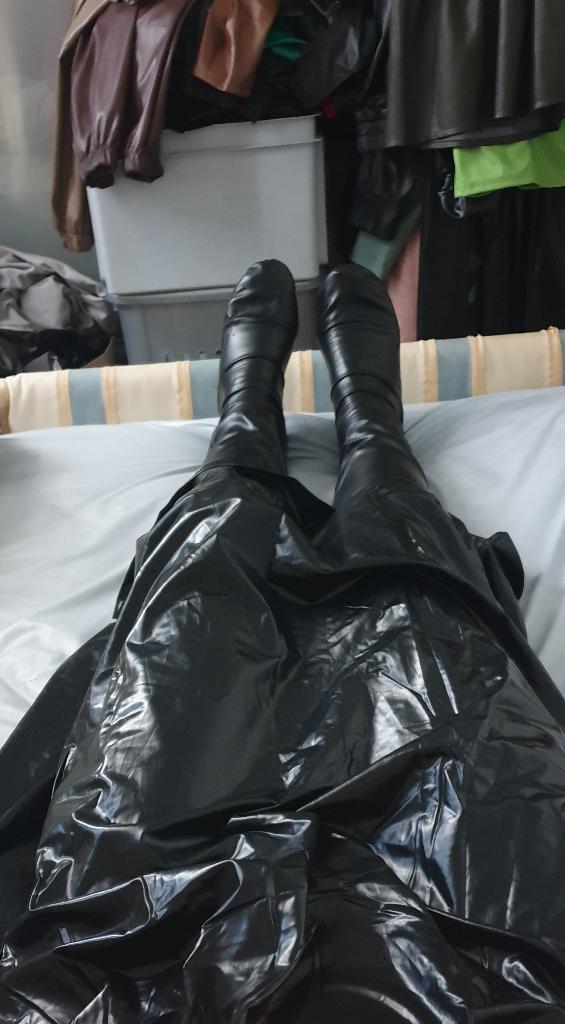 Zwarte plastic rok samen met pu imitatieleren sokken, Verzenden, Zwart, Maat 46/48 (XL) of groter, Nieuw