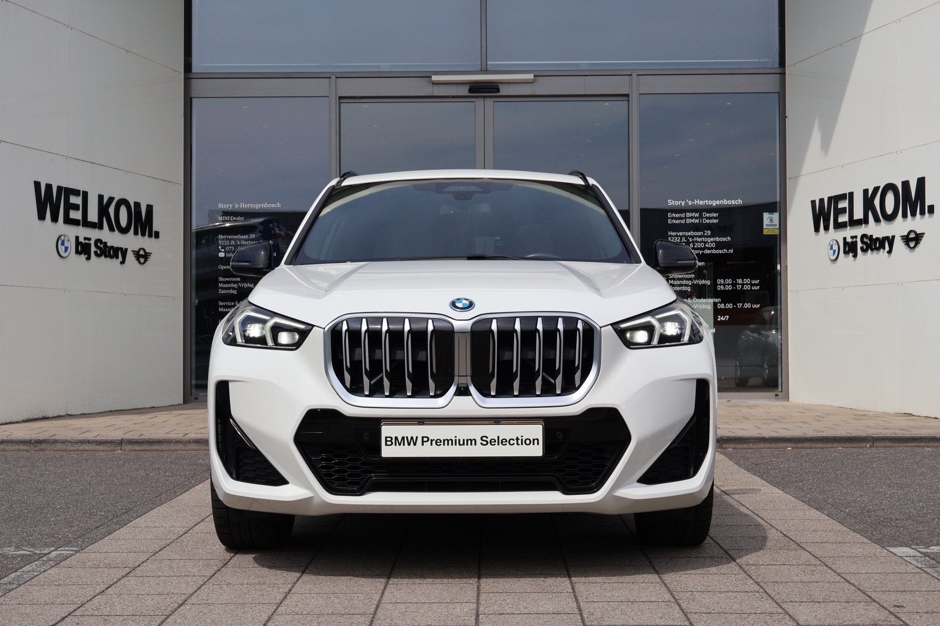 BMW X1 xDrive30e High Executive M Sport Automaat / Trekhaak, Auto's, Wit, Leder, Bedrijf, Hybride Elektrisch/Benzine