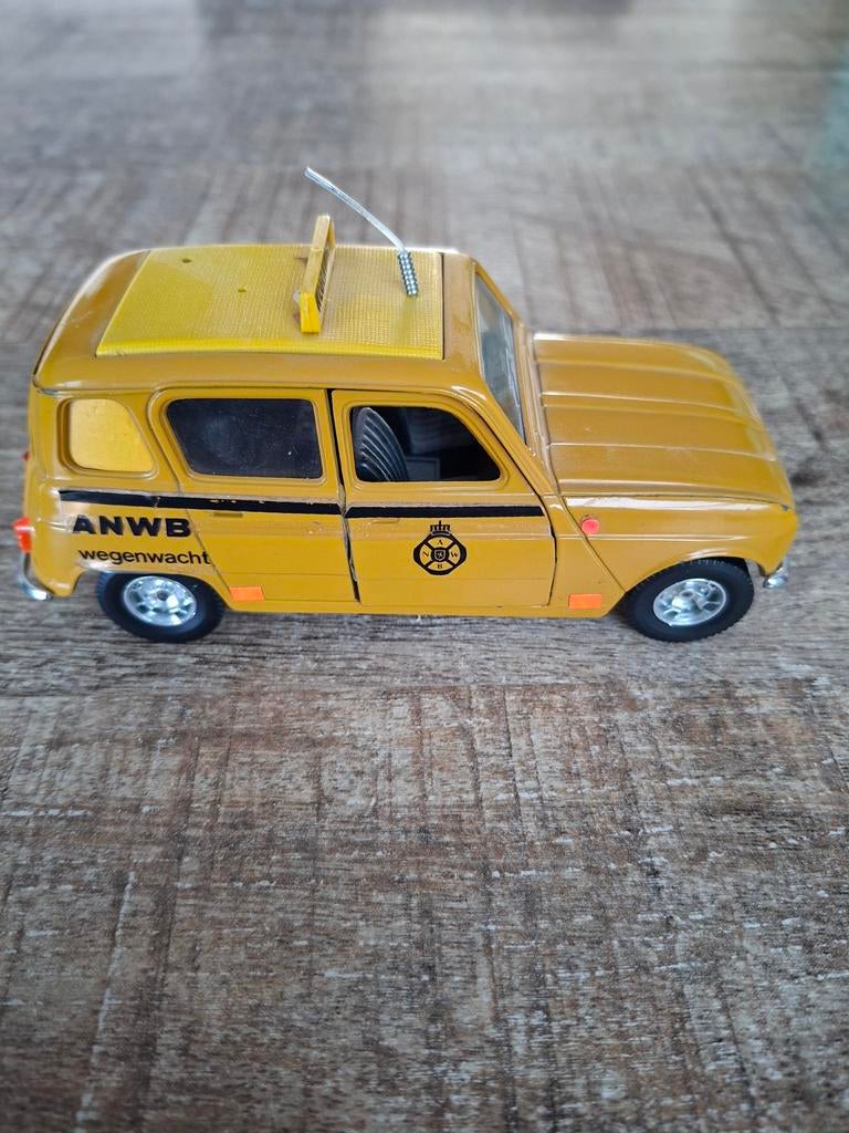 Vinted Bburago 1:24 Renault 4 ANWB Wegenwacht, Ophalen of Verzenden, Gebruikt, Auto, Overige merken