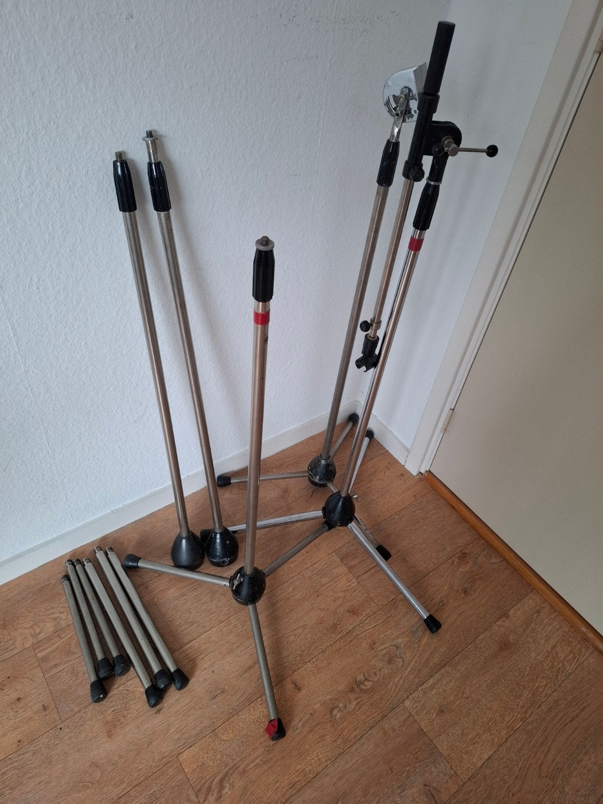 Set van diverse microfoonstandaards, Ophalen