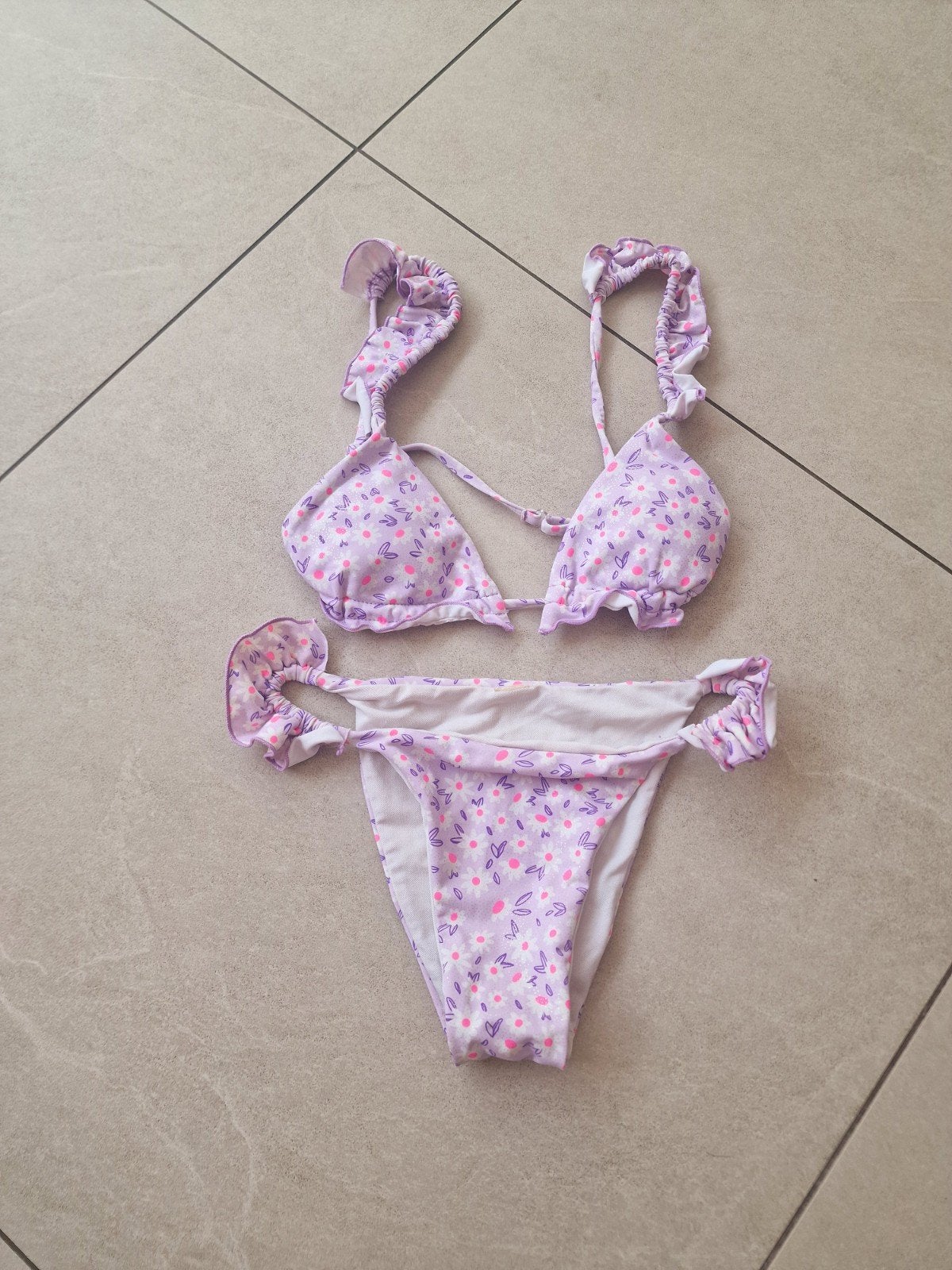 Licht paarse bikini met bloemetjes, Kinderen en Baby's, Kinderkleding | Kinder-zwemkleding, Gebruikt, Bikiniset, Meisje, Ophalen of Verzenden