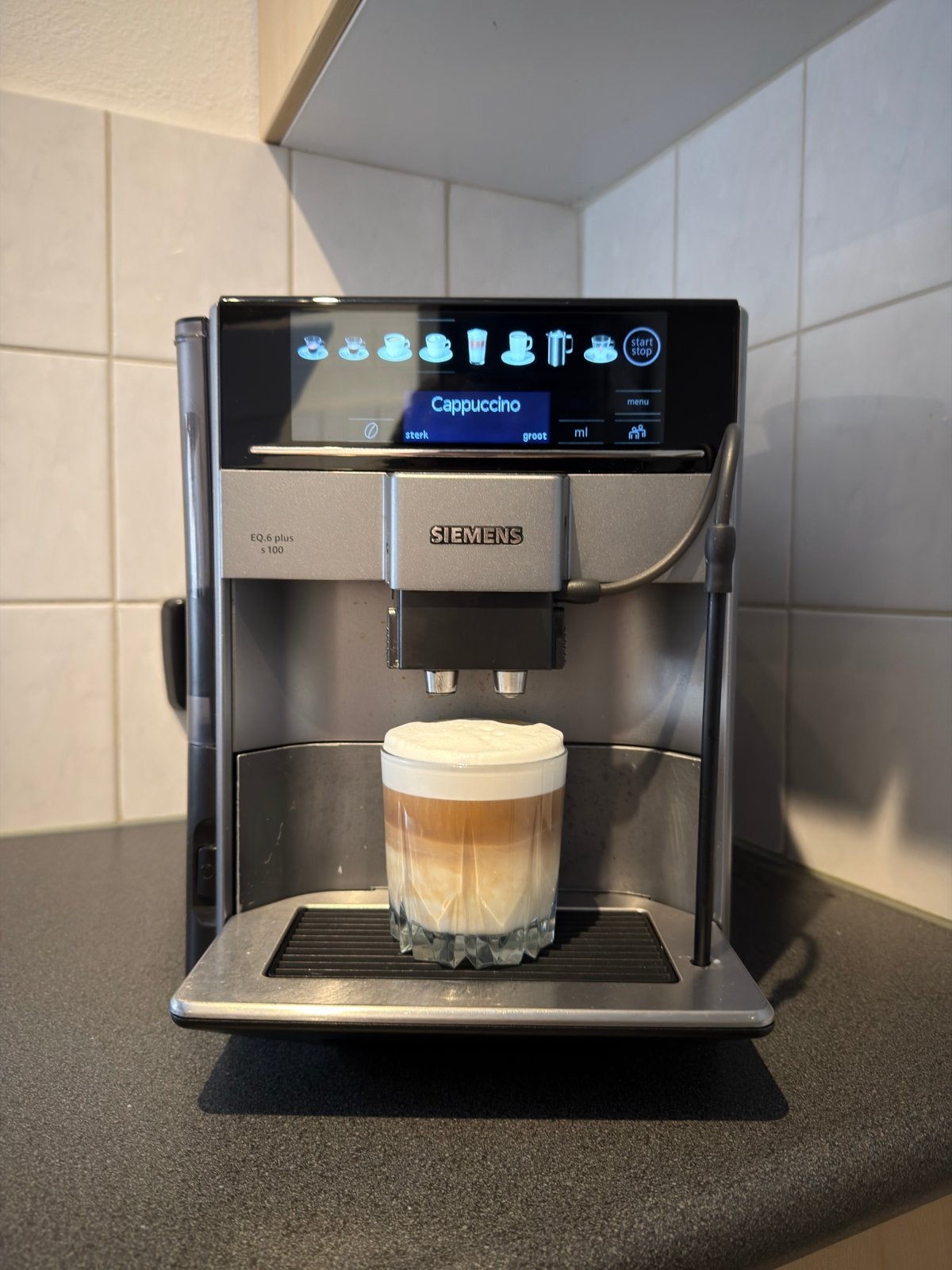Siemens EQ.6 plus s100 volautomatische espressomachine, Witgoed en Apparatuur, Koffiezetapparaten, Ophalen, Afneembaar waterreservoir