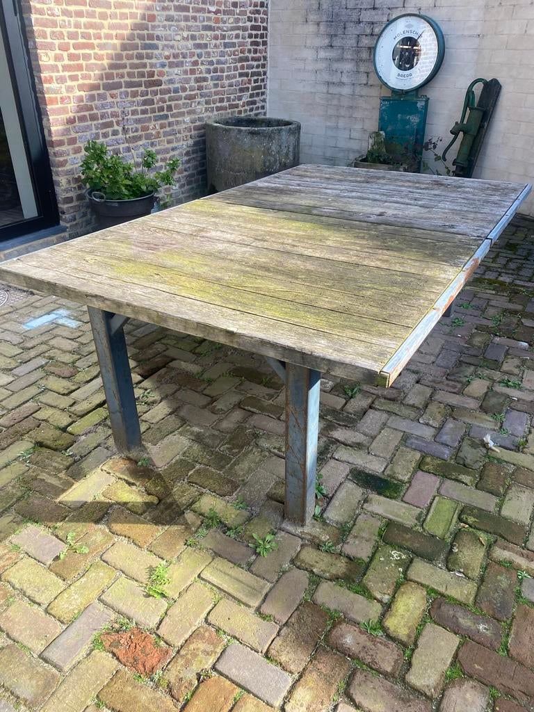 Grote tuintafel van steenschotten met ijzeren onderstel, Tuin en Terras, Ophalen of Verzenden, Gebruikt, Rechthoekig, Hout