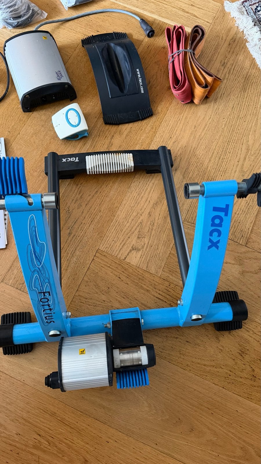Foto 2 van Tacx Fortius T1940 trainer compleet met bon en handleiding