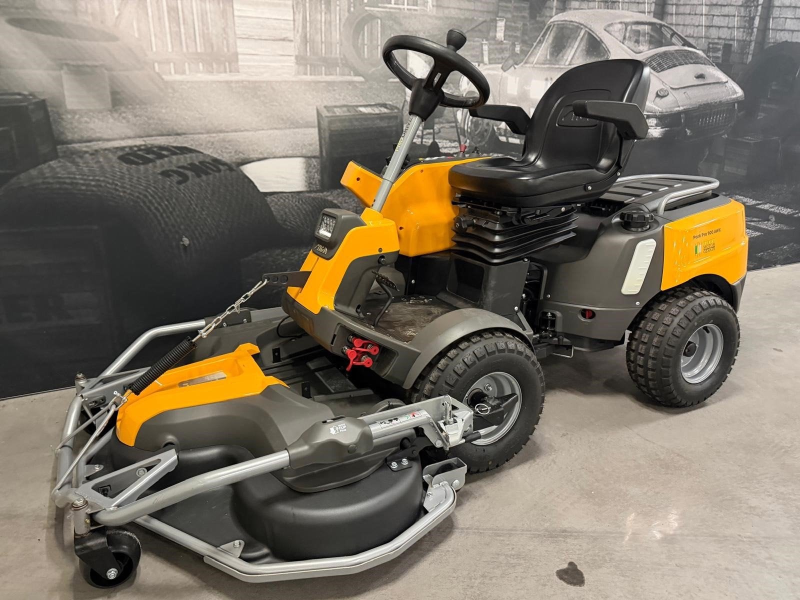 Stiga Park Pro 900 AWX | EX BTW | 56 Uur, Auto's, Gebruikt, Overige carrosserieën, Overige brandstoffen, Geel