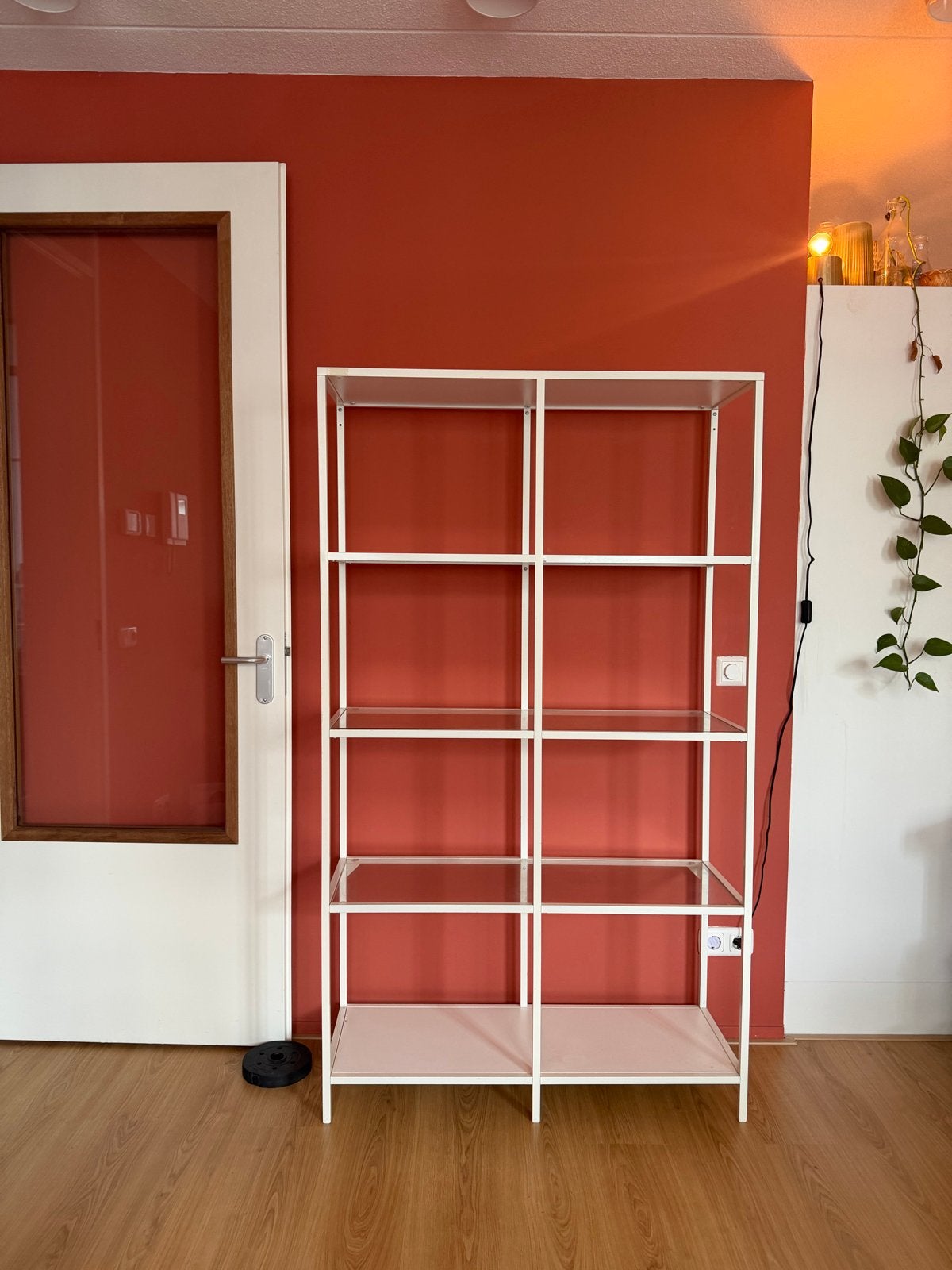 Metalen Stellingkast Vittsjo (Ikea) | Wit | Glazen planken, Ophalen, Met plank(en), Gebruikt, 50 tot 100 cm