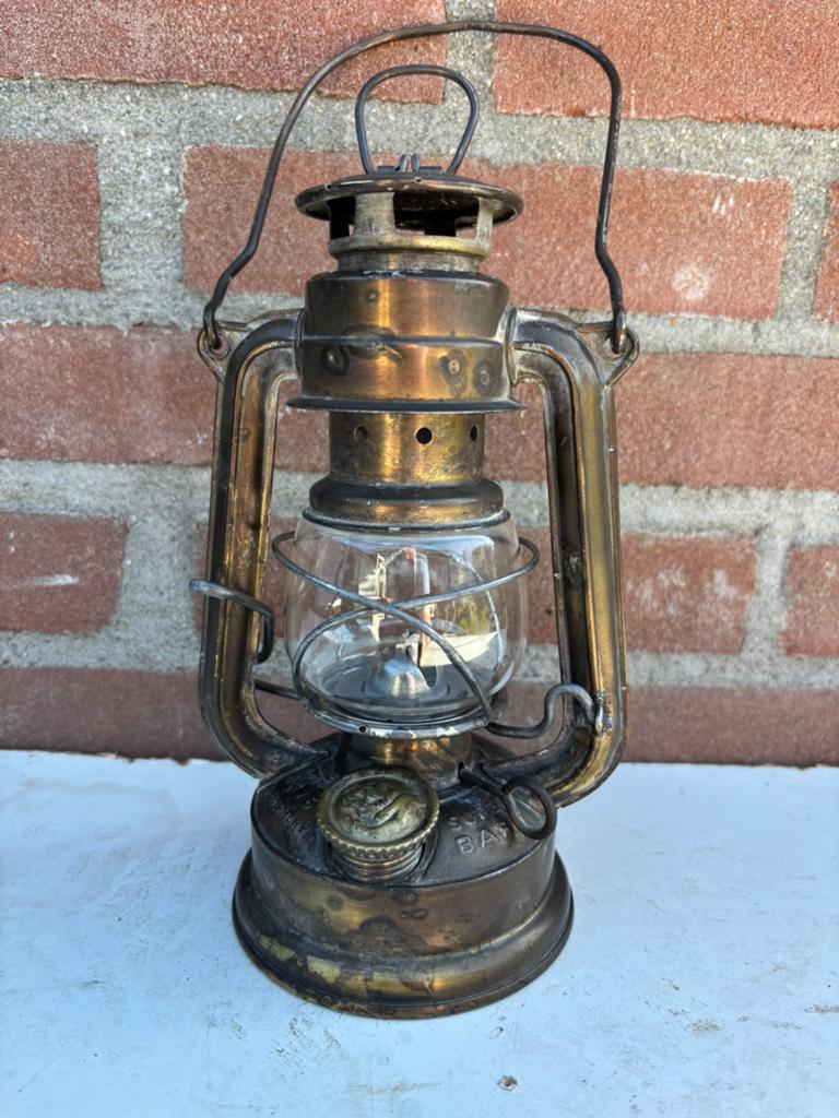 Feuerhand 175 ‘vermessingd’ olielamp, stormlamp, lantaarn, Antiek en Kunst, Antiek | Lampen, Ophalen of Verzenden
