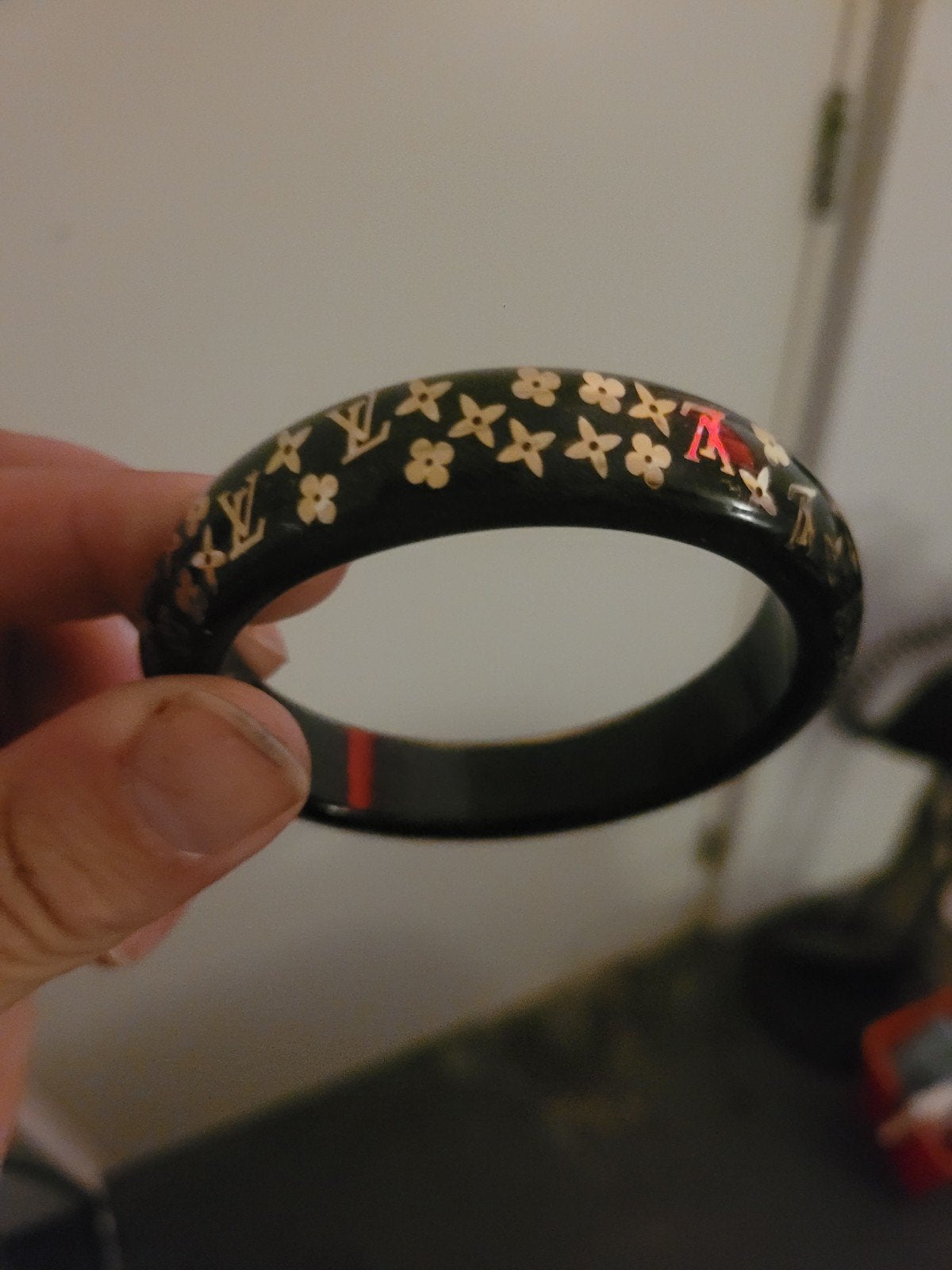 Louis Vuitton armband gm - Zwart met gouden details, Ophalen, Gebruikt, Zwart, Kunststof of Plastic