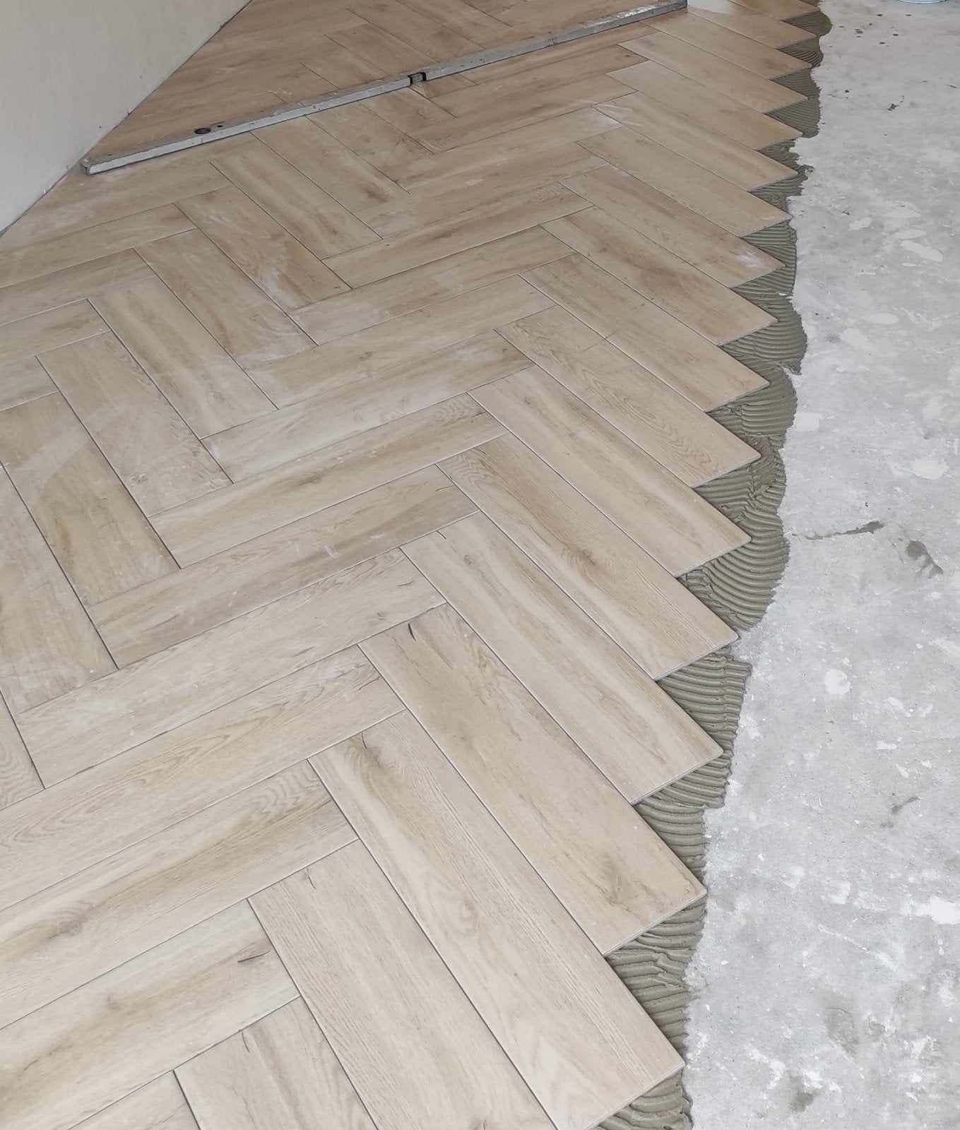 Keramische houtlook tegel 15x60 cm - kraswerend, Steen of Klei, 50 tot 150 cm, Nieuw, Ophalen of Verzenden