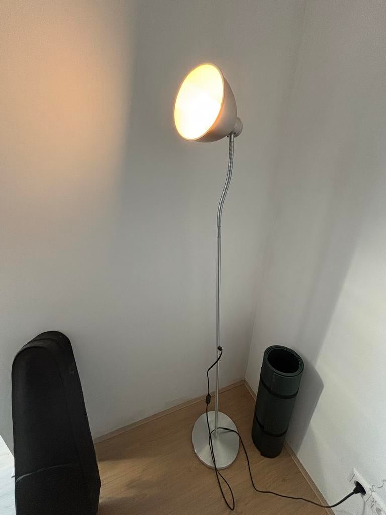 Stijlvolle vloerlamp in goede staat, Ophalen, Zo goed als nieuw, Metaal, 100 tot 150 cm