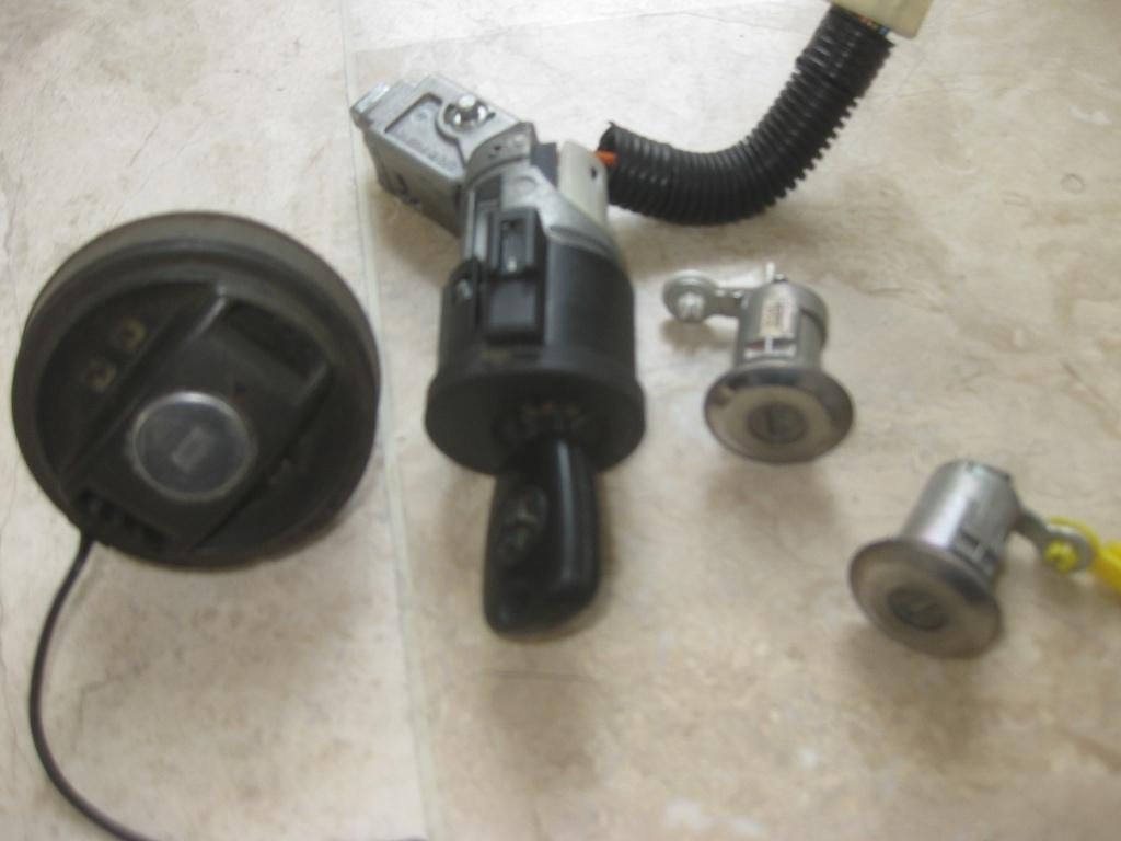 sloten set ,deur, enz  toyota aygo, citroen c1 , peugeot 107, Ophalen of Verzenden, Citroën