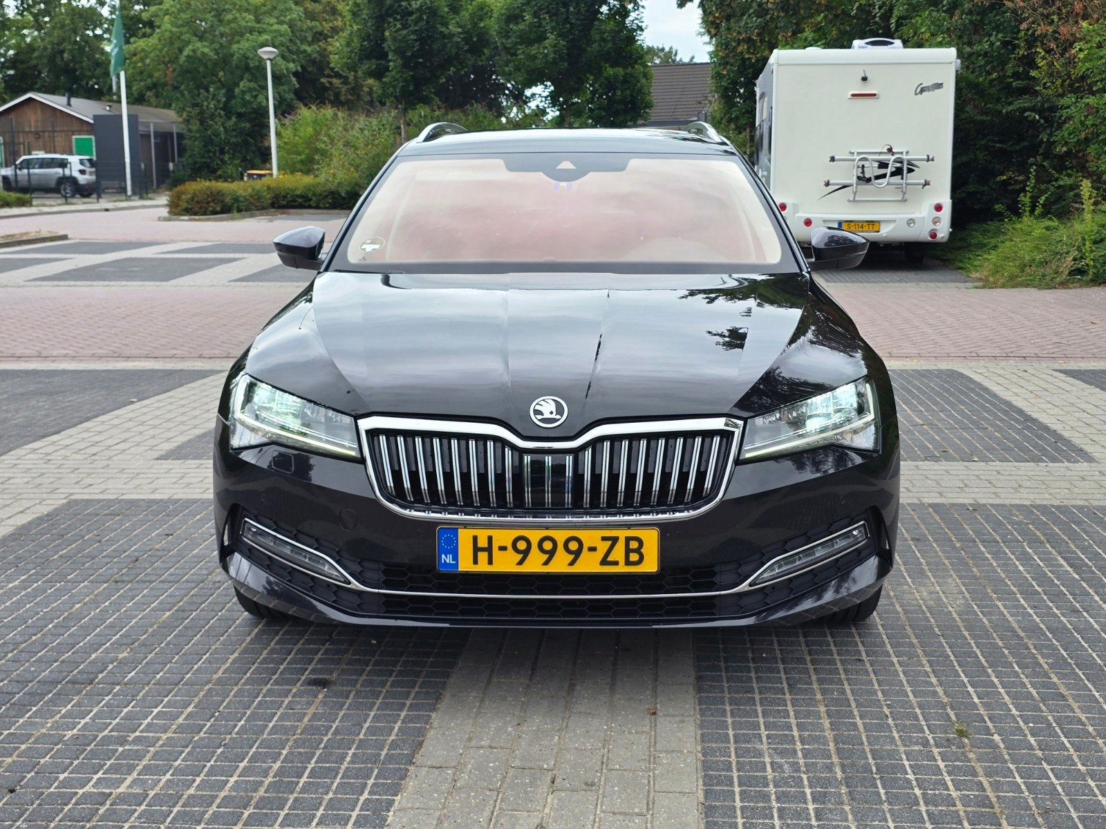 Skoda Superb 1.5 TSI Greentech ACT 150pk Dsg-7 2020 Zwart, Auto's, 1498 cc, 4 cilinders, Zwart, Particulier