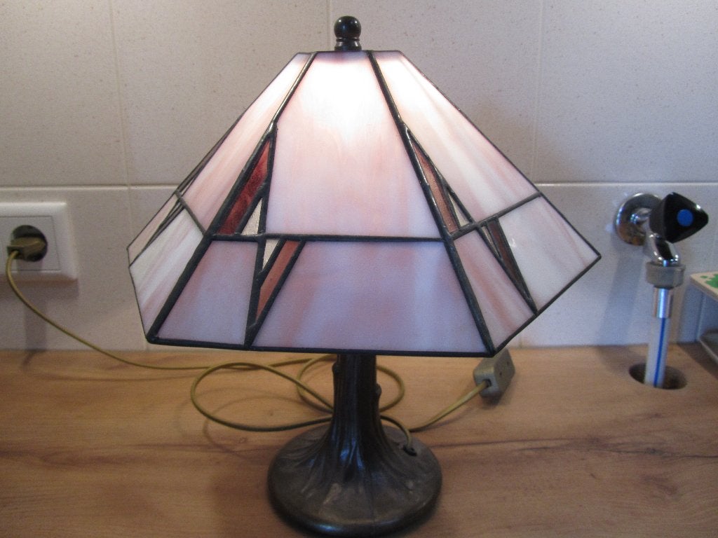 Tiffany tafellamp strak design, Ophalen of Verzenden, Zo goed als nieuw, Tiffany lamp, Overige stijlen