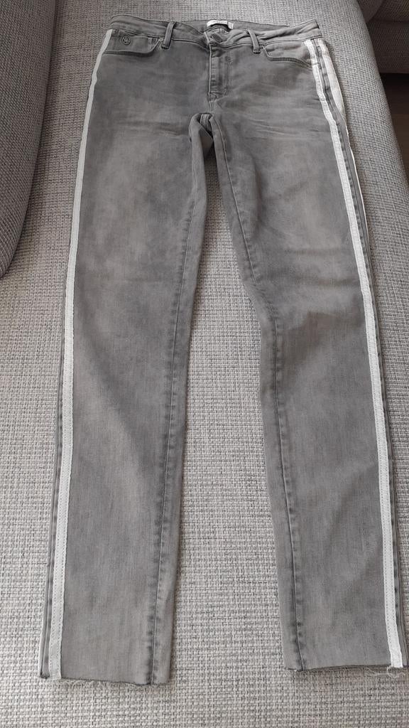 DISTRIKT NØRREBRO jeans grijs met witte streep, Ophalen of Verzenden, Zo goed als nieuw, Grijs, W30 - W32 (confectie 38/40)