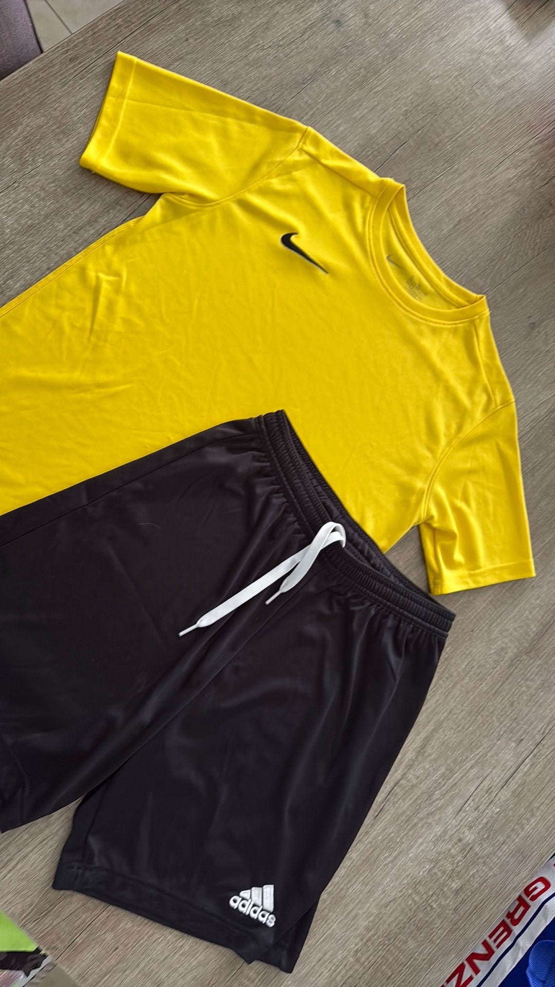 Nike shirt 158-170 en zwarte short maat s, Maat XS of kleiner, Ophalen of Verzenden, Zo goed als nieuw, Shirt