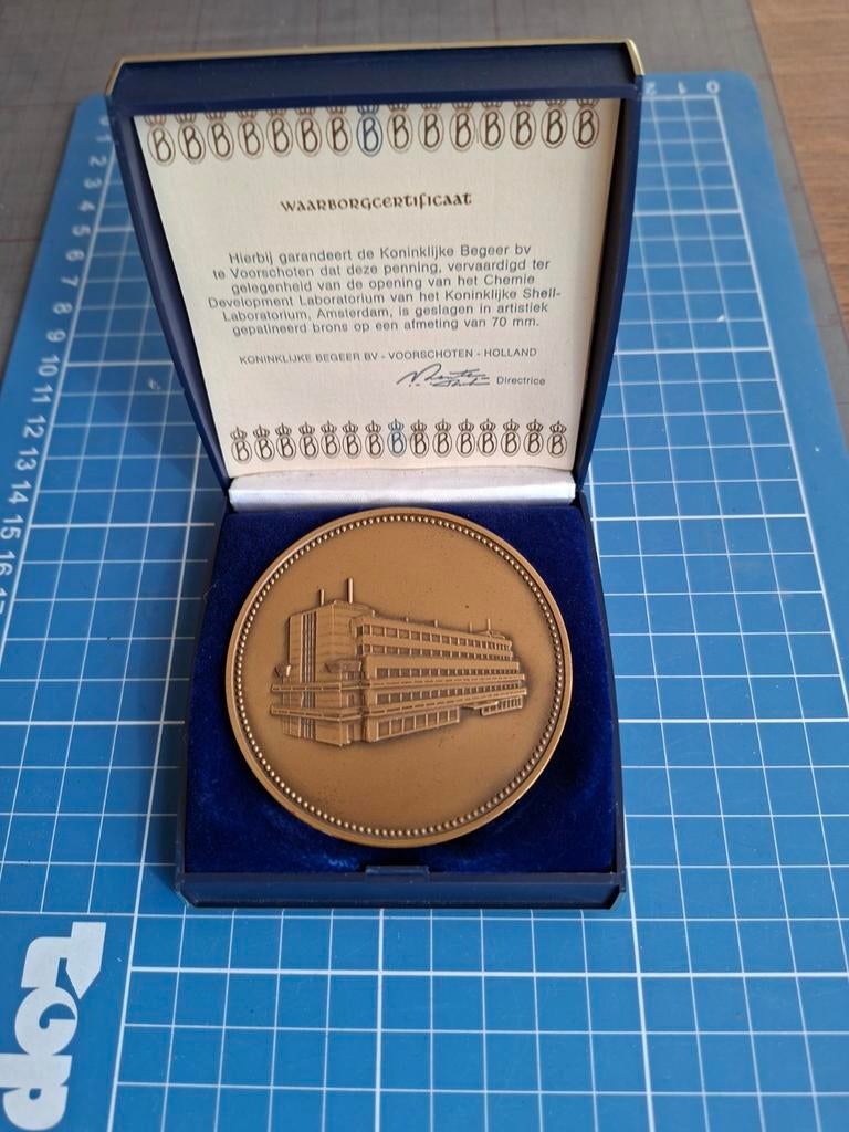 bronzen penning Koninklijke Shell Laboratorium A'dam 1982, Ophalen of Verzenden, Brons, Nederland