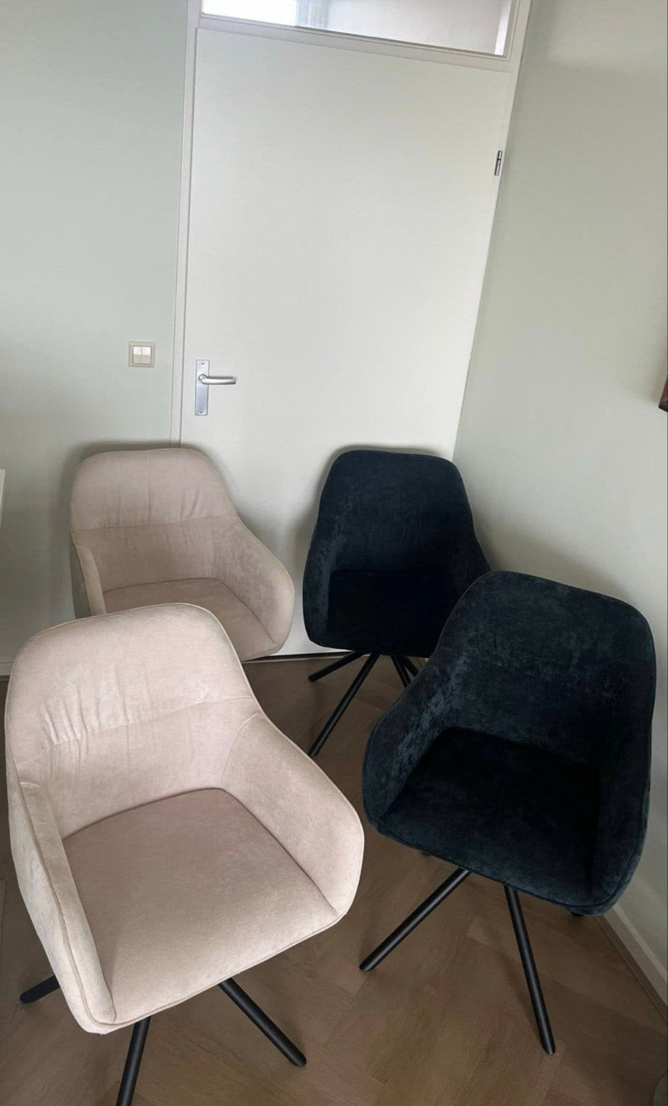 Set van 4 comfortabele draaibare eetstoelen, Gebruikt, Overige kleuren, Ophalen of Verzenden, Vier