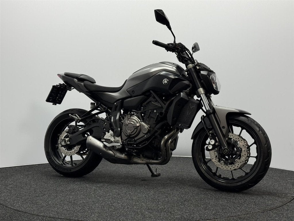 Yamaha MT 07 - foto 2