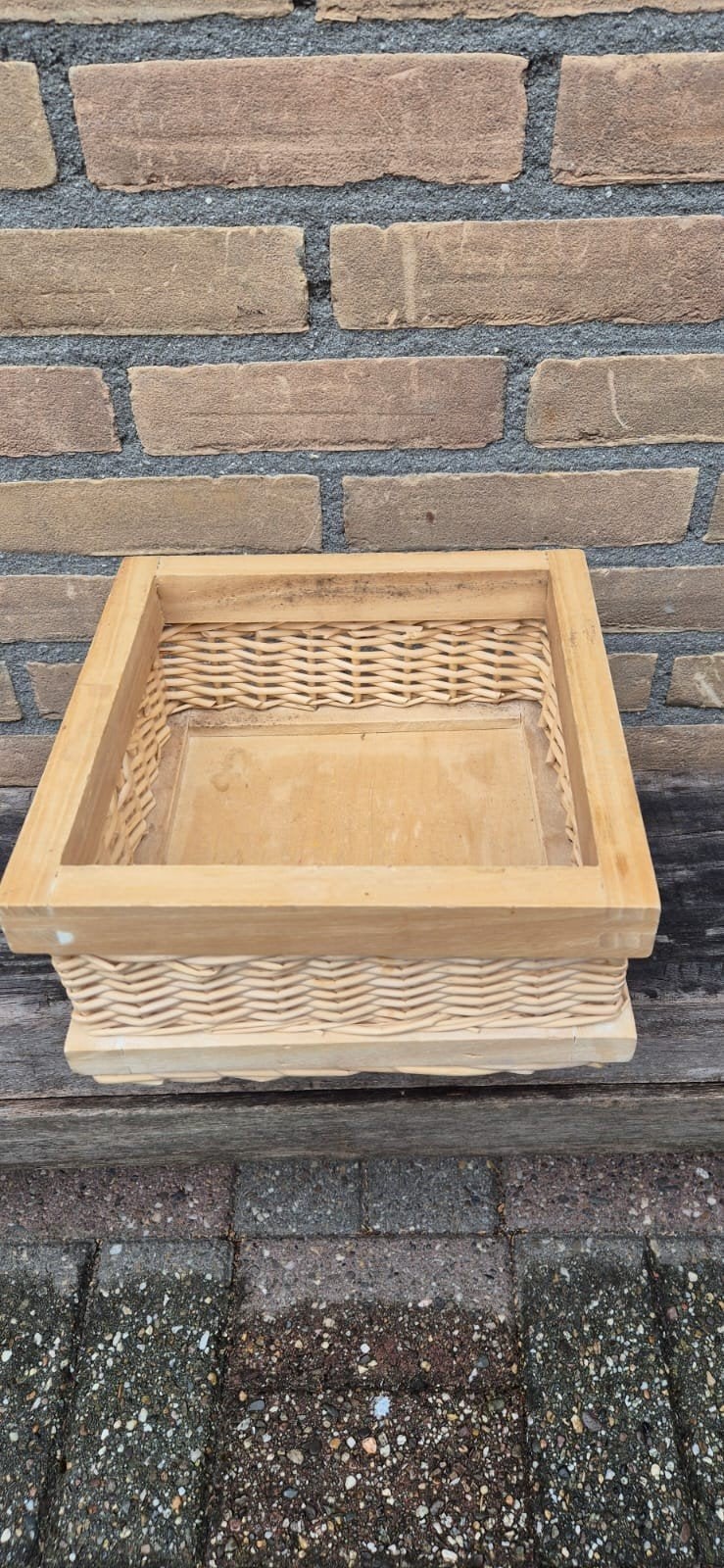 Mooi gevlochten opbergmandje met houten bodem, Huis en Inrichting, Woonaccessoires | Kisten, Ophalen, Gebruikt, Minder dan 50 cm