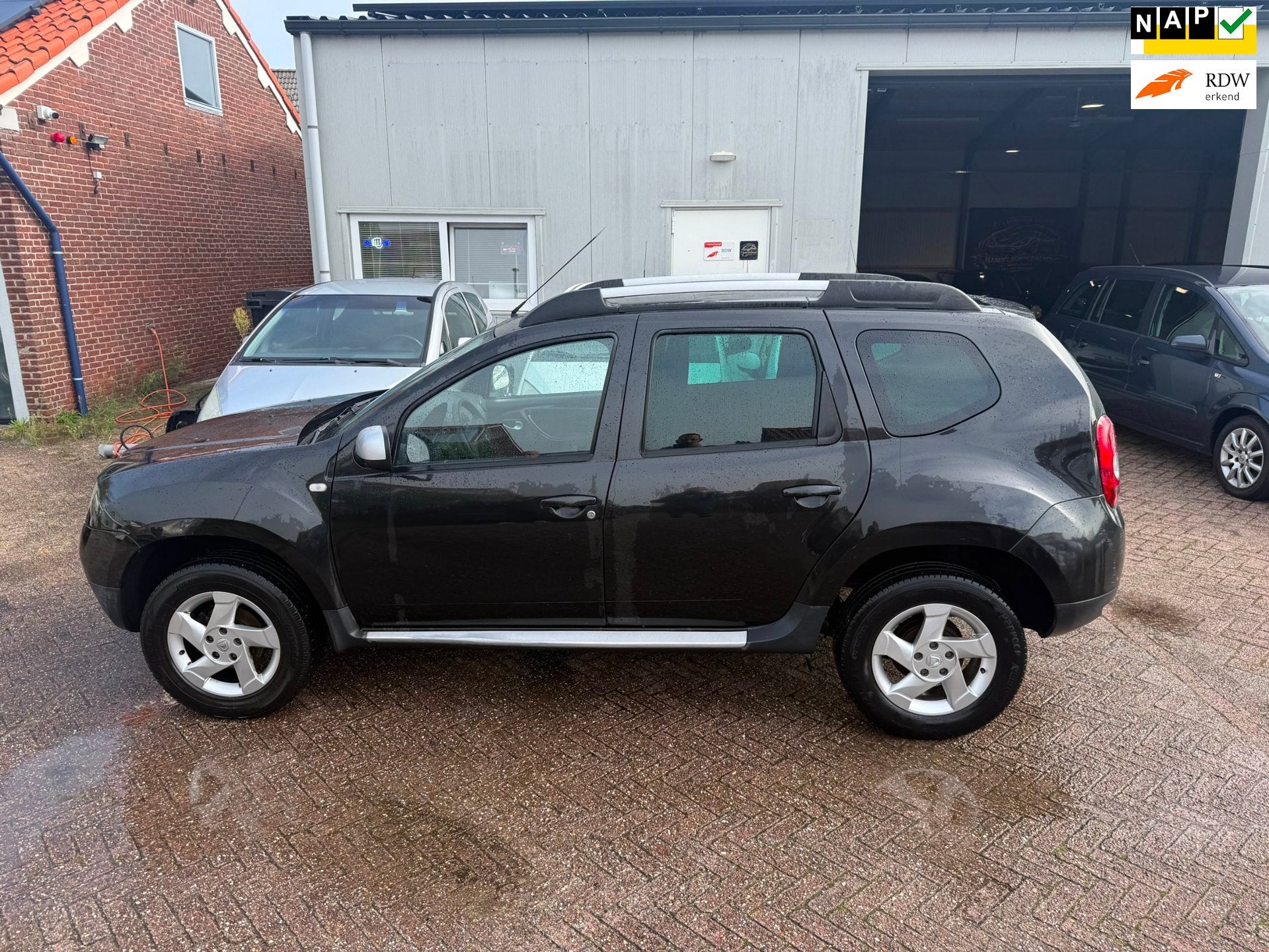 Dacia Duster 1.6 Lauréate 2wd, Auto's, Gebruikt, Elektrische ramen, 4 cilinders, Duster