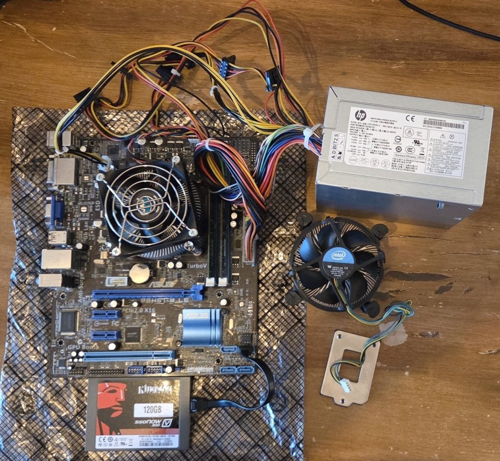 Combo Set: I7 2600, Asus P8H61-M LE, 8GB DDR3, 120GB SSD, Computers en Software, Moederborden, Gebruikt, DDR3, Ophalen of Verzenden